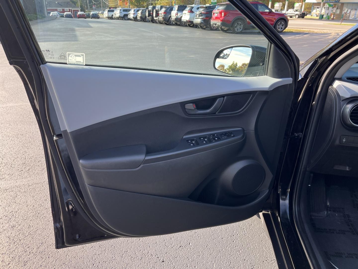 2020 Hyundai Kona SE AWD (KM8K1CAA4LU) with an 2.0L L4 DOHC 16V engine, 6A transmission, located at 547 E. Main St., Orwell, OH, 44076, (440) 437-5893, 41.535435, -80.847855- Photo#15