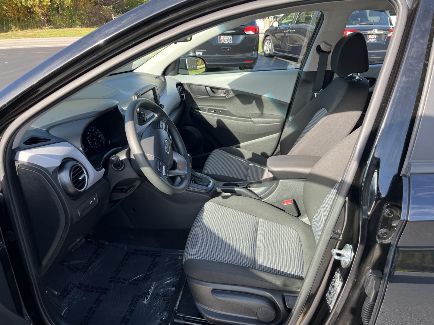 2020 Hyundai Kona SE AWD (KM8K1CAA4LU) with an 2.0L L4 DOHC 16V engine, 6A transmission, located at 547 E. Main St., Orwell, OH, 44076, (440) 437-5893, 41.535435, -80.847855- Photo#17