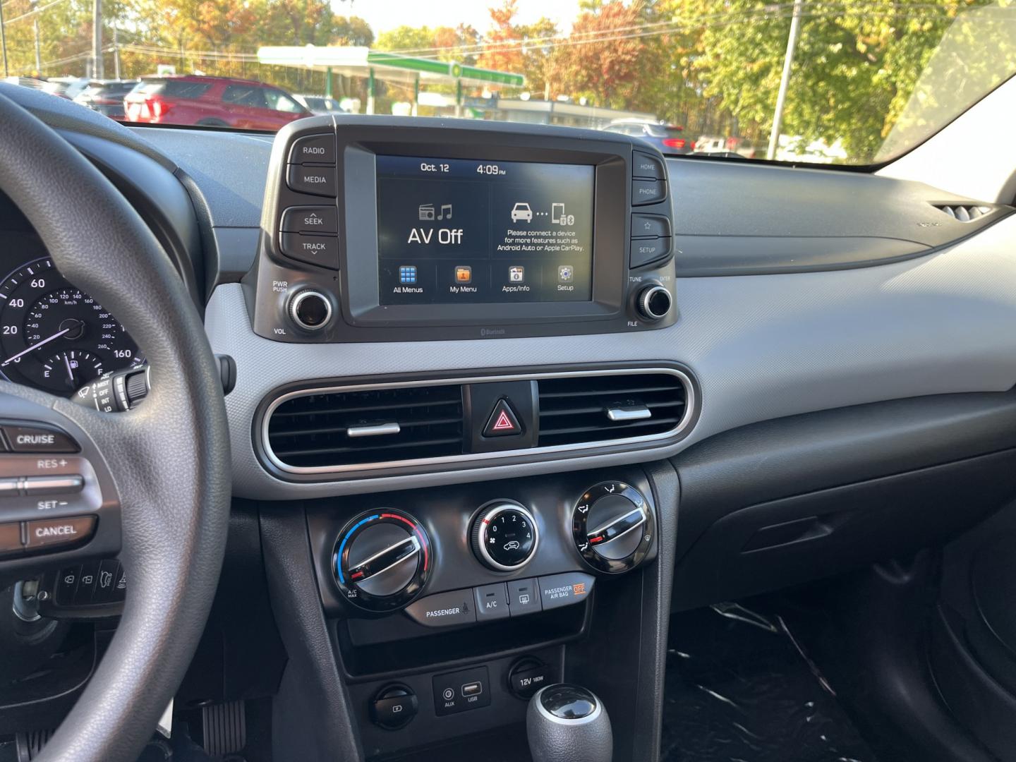 2020 Hyundai Kona SE AWD (KM8K1CAA4LU) with an 2.0L L4 DOHC 16V engine, 6A transmission, located at 547 E. Main St., Orwell, OH, 44076, (440) 437-5893, 41.535435, -80.847855- Photo#24