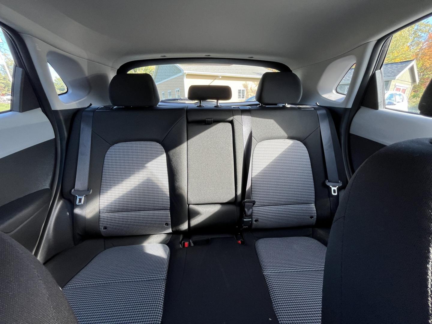 2020 Hyundai Kona SE AWD (KM8K1CAA4LU) with an 2.0L L4 DOHC 16V engine, 6A transmission, located at 547 E. Main St., Orwell, OH, 44076, (440) 437-5893, 41.535435, -80.847855- Photo#26