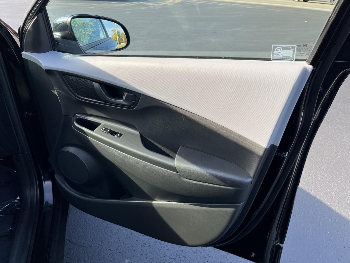 2020 Hyundai Kona SE AWD (KM8K1CAA4LU) with an 2.0L L4 DOHC 16V engine, 6A transmission, located at 547 E. Main St., Orwell, OH, 44076, (440) 437-5893, 41.535435, -80.847855- Photo#32