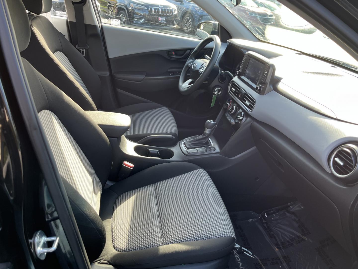 2020 Hyundai Kona SE AWD (KM8K1CAA4LU) with an 2.0L L4 DOHC 16V engine, 6A transmission, located at 547 E. Main St., Orwell, OH, 44076, (440) 437-5893, 41.535435, -80.847855- Photo#33
