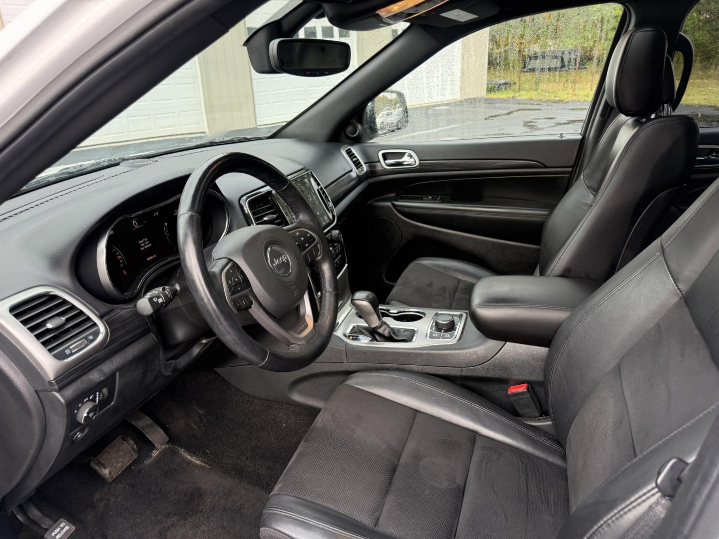 2022 White /Black Jeep Grand Cherokee Laredo X 4WD (1C4RJFAG1NC) with an 3.6L V6 DOHC 24V engine, Automatic transmission, located at 547 E. Main St., Orwell, OH, 44076, (440) 437-5893, 41.535435, -80.847855 - 2022 Jeep Grand Cherokee WK Laredo X 4WD – One-Owner, Fresh Tires, and Everyday Capability This 2022 Jeep Grand Cherokee Laredo X 4WD is the kind of midsize SUV most people actually use. Finished in Bright White Clear Coat on black 20" aluminum wheels, with LED daytime running lights and dusk-sen- Photo#7