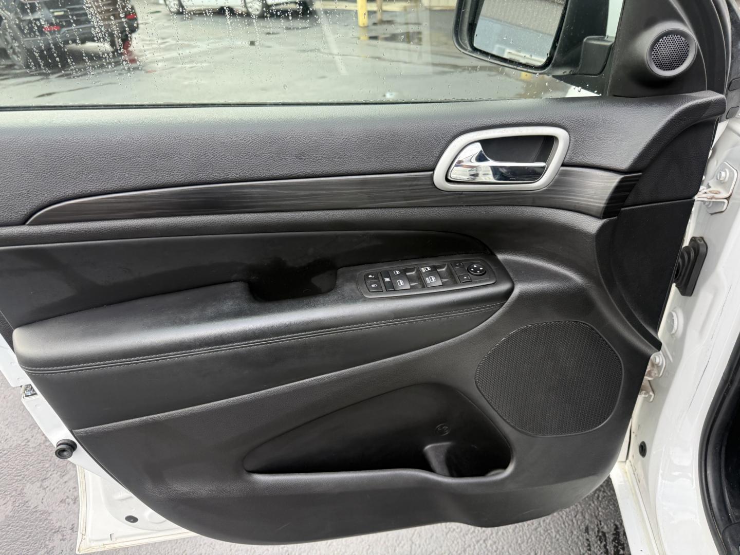 2022 White /Black Jeep Grand Cherokee Laredo X 4WD (1C4RJFAG1NC) with an 3.6L V6 DOHC 24V engine, Automatic transmission, located at 547 E. Main St., Orwell, OH, 44076, (440) 437-5893, 41.535435, -80.847855 - 2022 Jeep Grand Cherokee WK Laredo X 4WD – One-Owner, Fresh Tires, and Everyday Capability This 2022 Jeep Grand Cherokee Laredo X 4WD is the kind of midsize SUV most people actually use. Finished in Bright White Clear Coat on black 20" aluminum wheels, with LED daytime running lights and dusk-sen- Photo#6