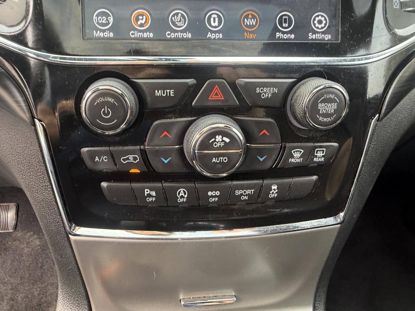 2022 White /Black Jeep Grand Cherokee Laredo X 4WD (1C4RJFAG1NC) with an 3.6L V6 DOHC 24V engine, Automatic transmission, located at 547 E. Main St., Orwell, OH, 44076, (440) 437-5893, 41.535435, -80.847855 - 2022 Jeep Grand Cherokee WK Laredo X 4WD – One-Owner, Fresh Tires, and Everyday Capability This 2022 Jeep Grand Cherokee Laredo X 4WD is the kind of midsize SUV most people actually use. Finished in Bright White Clear Coat on black 20" aluminum wheels, with LED daytime running lights and dusk-sen- Photo#17