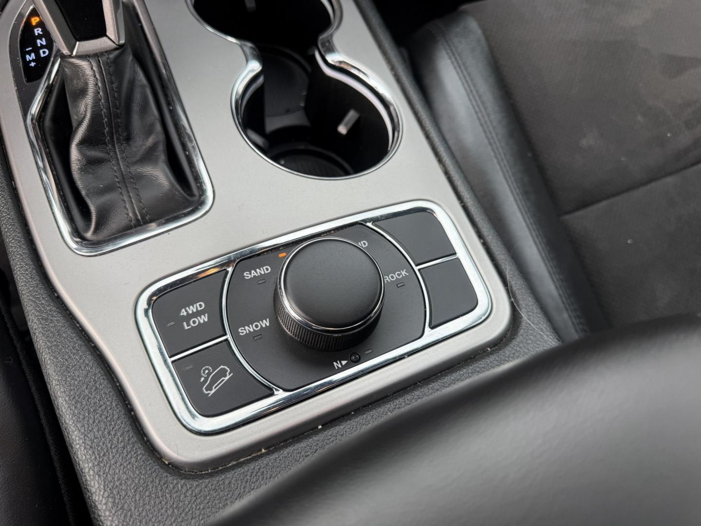2022 White /Black Jeep Grand Cherokee Laredo X 4WD (1C4RJFAG1NC) with an 3.6L V6 DOHC 24V engine, Automatic transmission, located at 547 E. Main St., Orwell, OH, 44076, (440) 437-5893, 41.535435, -80.847855 - 2022 Jeep Grand Cherokee WK Laredo X 4WD – One-Owner, Fresh Tires, and Everyday Capability This 2022 Jeep Grand Cherokee Laredo X 4WD is the kind of midsize SUV most people actually use. Finished in Bright White Clear Coat on black 20" aluminum wheels, with LED daytime running lights and dusk-sen- Photo#18