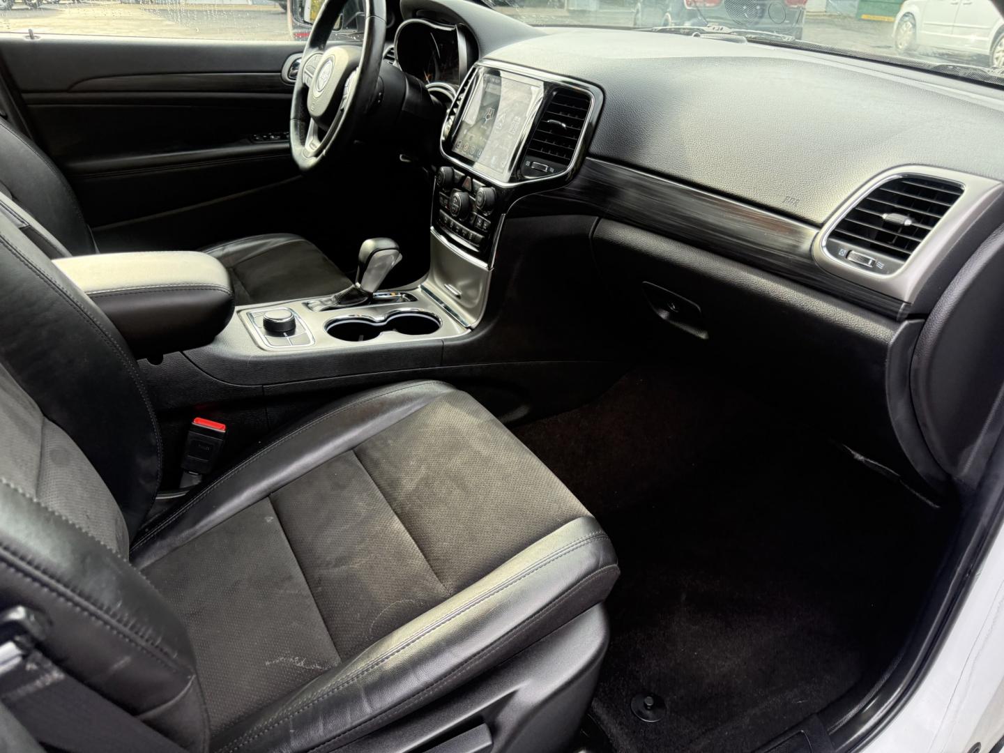 2022 White /Black Jeep Grand Cherokee Laredo X 4WD (1C4RJFAG1NC) with an 3.6L V6 DOHC 24V engine, Automatic transmission, located at 547 E. Main St., Orwell, OH, 44076, (440) 437-5893, 41.535435, -80.847855 - 2022 Jeep Grand Cherokee WK Laredo X 4WD – One-Owner, Fresh Tires, and Everyday Capability This 2022 Jeep Grand Cherokee Laredo X 4WD is the kind of midsize SUV most people actually use. Finished in Bright White Clear Coat on black 20" aluminum wheels, with LED daytime running lights and dusk-sen- Photo#42