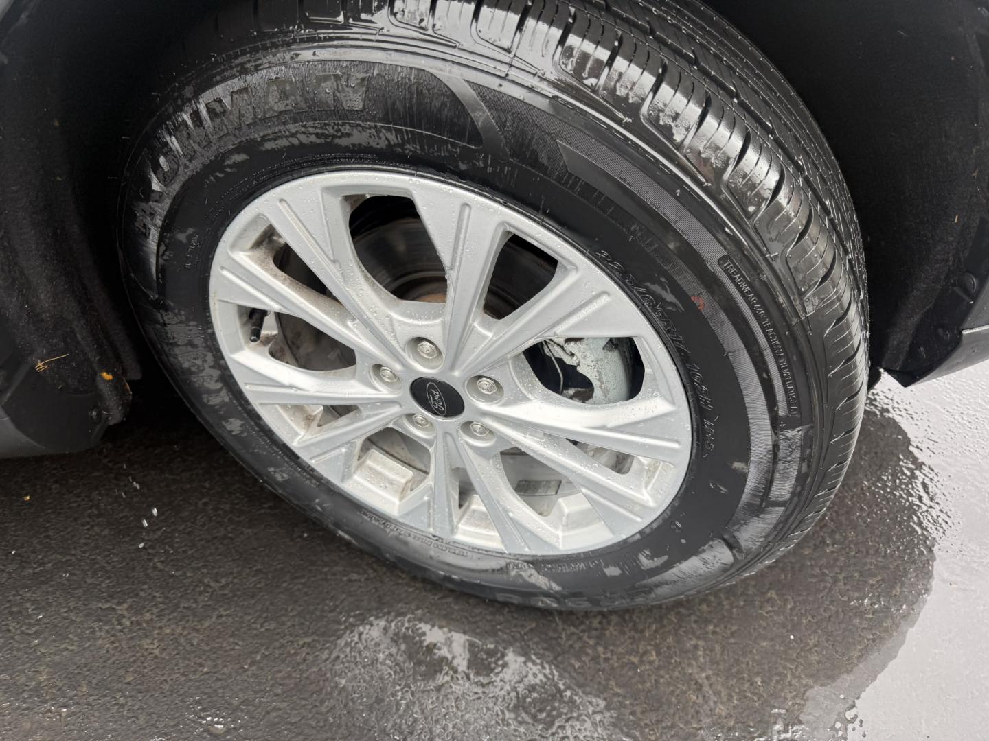 2024 Silver /Gray Ford Escape Active AWD (1FMCU9GN0RU) with an 1.5L I3 DOHC 16V TURBO engine, Automatic transmission, located at 547 E. Main St., Orwell, OH, 44076, (440) 437-5893, 41.535435, -80.847855 - 2024 Ford Escape Active AWD – One-Owner Compact Crossover with Fresh Tires This is a current-generation Escape with the practical details most buyers want. Finished in Iconic Silver Metallic on 17" alloy wheels, with full LED exterior lighting, it has a clean, modern look. One-owner Carfax histor- Photo#5