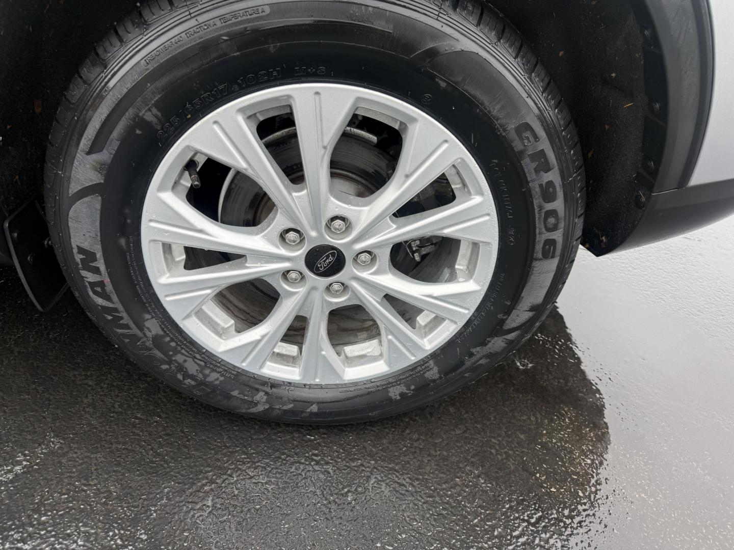 2024 Silver /Gray Ford Escape Active AWD (1FMCU9GN0RU) with an 1.5L I3 DOHC 16V TURBO engine, Automatic transmission, located at 547 E. Main St., Orwell, OH, 44076, (440) 437-5893, 41.535435, -80.847855 - 2024 Ford Escape Active AWD – One-Owner Compact Crossover with Fresh Tires This is a current-generation Escape with the practical details most buyers want. Finished in Iconic Silver Metallic on 17" alloy wheels, with full LED exterior lighting, it has a clean, modern look. One-owner Carfax histor- Photo#35