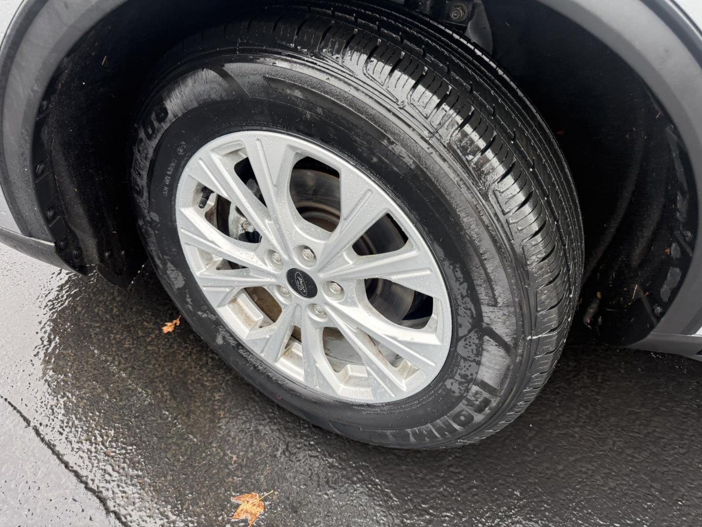 2024 Silver /Gray Ford Escape Active AWD (1FMCU9GN0RU) with an 1.5L I3 DOHC 16V TURBO engine, Automatic transmission, located at 547 E. Main St., Orwell, OH, 44076, (440) 437-5893, 41.535435, -80.847855 - 2024 Ford Escape Active AWD – One-Owner Compact Crossover with Fresh Tires This is a current-generation Escape with the practical details most buyers want. Finished in Iconic Silver Metallic on 17" alloy wheels, with full LED exterior lighting, it has a clean, modern look. One-owner Carfax histor- Photo#37