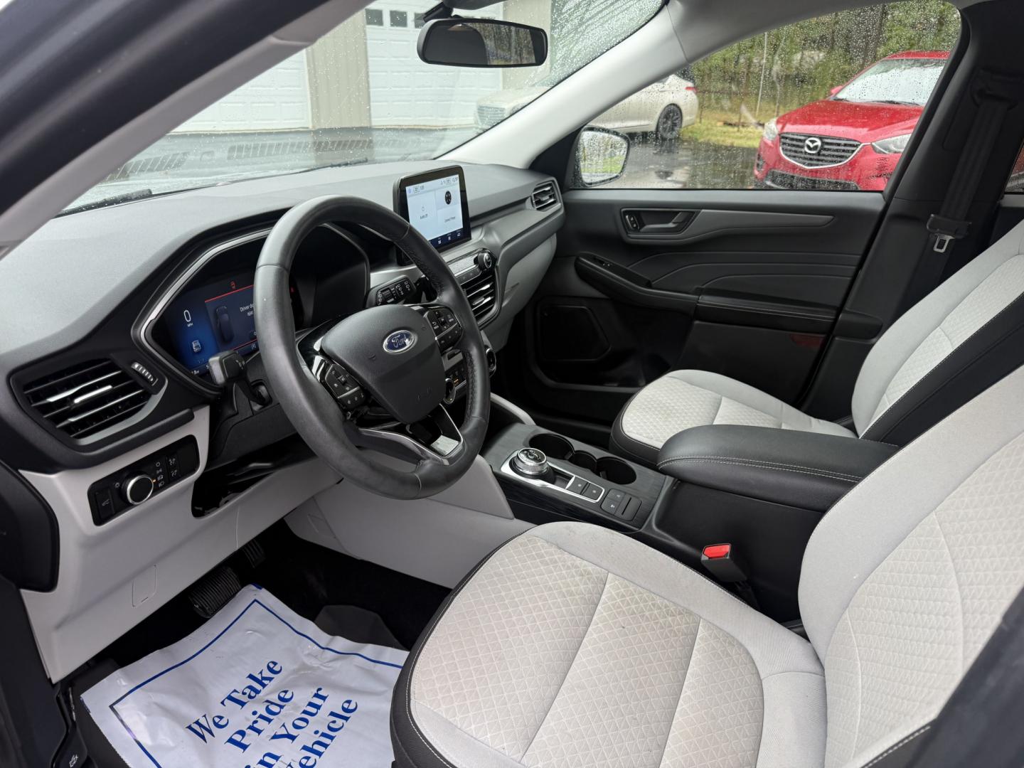 2024 Silver /Gray Ford Escape Active AWD (1FMCU9GN0RU) with an 1.5L I3 DOHC 16V TURBO engine, Automatic transmission, located at 547 E. Main St., Orwell, OH, 44076, (440) 437-5893, 41.535435, -80.847855 - 2024 Ford Escape Active AWD – One-Owner Compact Crossover with Fresh Tires This is a current-generation Escape with the practical details most buyers want. Finished in Iconic Silver Metallic on 17" alloy wheels, with full LED exterior lighting, it has a clean, modern look. One-owner Carfax histor- Photo#8