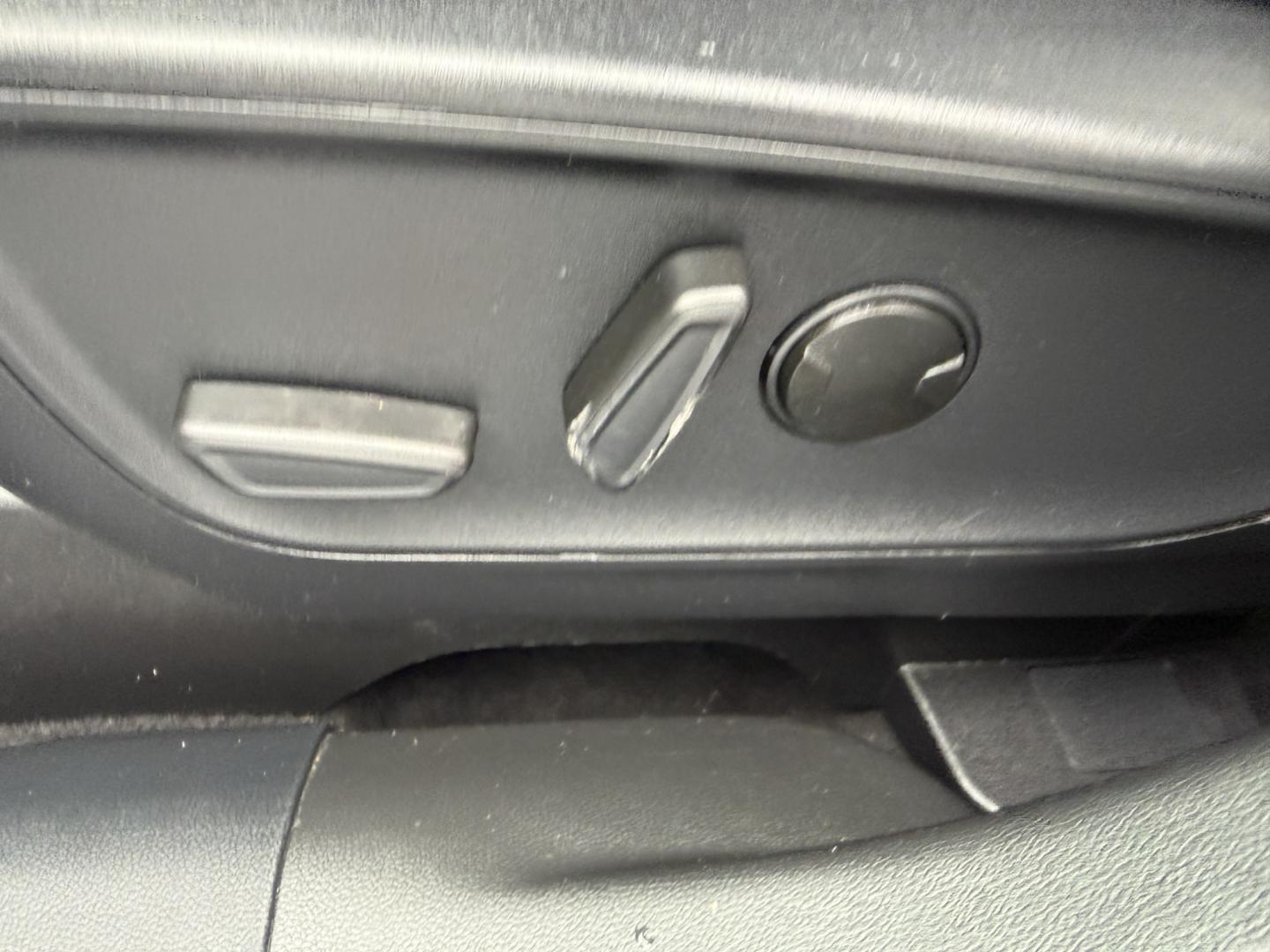 2024 Silver /Gray Ford Escape Active AWD (1FMCU9GN0RU) with an 1.5L I3 DOHC 16V TURBO engine, Automatic transmission, located at 547 E. Main St., Orwell, OH, 44076, (440) 437-5893, 41.535435, -80.847855 - 2024 Ford Escape Active AWD – One-Owner Compact Crossover with Fresh Tires This is a current-generation Escape with the practical details most buyers want. Finished in Iconic Silver Metallic on 17" alloy wheels, with full LED exterior lighting, it has a clean, modern look. One-owner Carfax histor- Photo#10