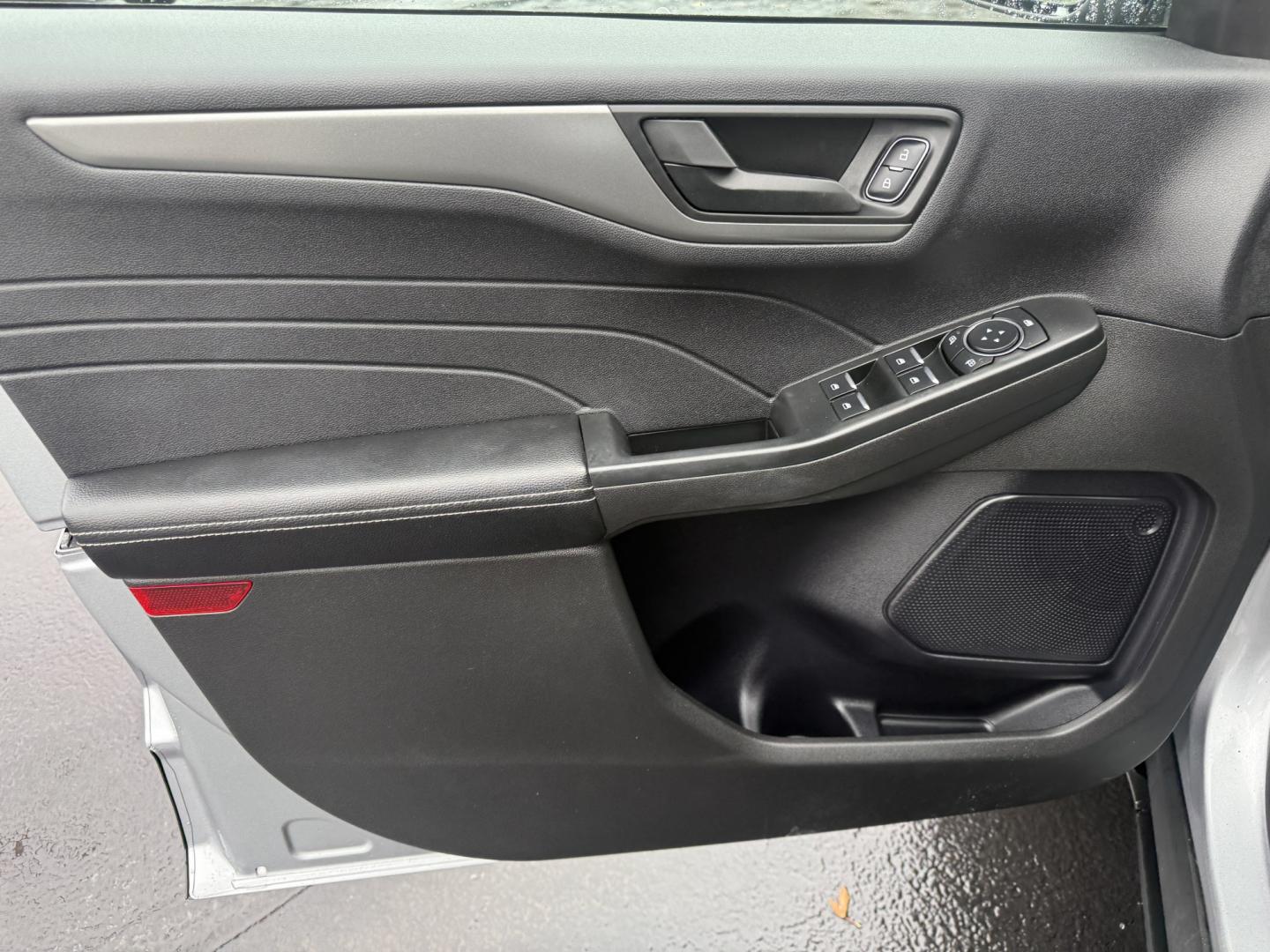 2024 Silver /Gray Ford Escape Active AWD (1FMCU9GN0RU) with an 1.5L I3 DOHC 16V TURBO engine, Automatic transmission, located at 547 E. Main St., Orwell, OH, 44076, (440) 437-5893, 41.535435, -80.847855 - 2024 Ford Escape Active AWD – One-Owner Compact Crossover with Fresh Tires This is a current-generation Escape with the practical details most buyers want. Finished in Iconic Silver Metallic on 17" alloy wheels, with full LED exterior lighting, it has a clean, modern look. One-owner Carfax histor- Photo#7