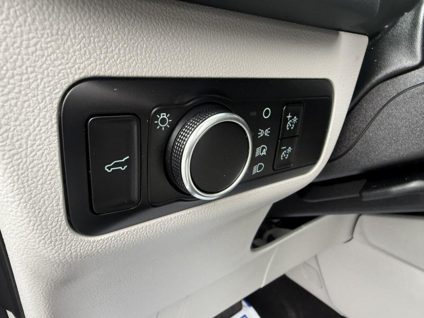 2024 Silver /Gray Ford Escape Active AWD (1FMCU9GN0RU) with an 1.5L I3 DOHC 16V TURBO engine, Automatic transmission, located at 547 E. Main St., Orwell, OH, 44076, (440) 437-5893, 41.535435, -80.847855 - 2024 Ford Escape Active AWD – One-Owner Compact Crossover with Fresh Tires This is a current-generation Escape with the practical details most buyers want. Finished in Iconic Silver Metallic on 17" alloy wheels, with full LED exterior lighting, it has a clean, modern look. One-owner Carfax histor- Photo#11