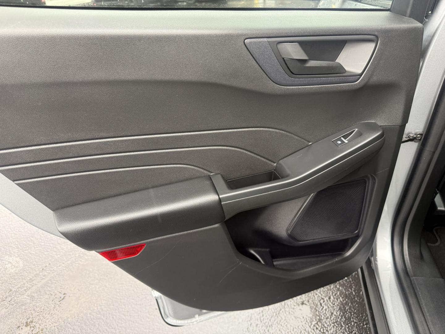 2024 Silver /Gray Ford Escape Active AWD (1FMCU9GN0RU) with an 1.5L I3 DOHC 16V TURBO engine, Automatic transmission, located at 547 E. Main St., Orwell, OH, 44076, (440) 437-5893, 41.535435, -80.847855 - 2024 Ford Escape Active AWD – One-Owner Compact Crossover with Fresh Tires This is a current-generation Escape with the practical details most buyers want. Finished in Iconic Silver Metallic on 17" alloy wheels, with full LED exterior lighting, it has a clean, modern look. One-owner Carfax histor- Photo#41