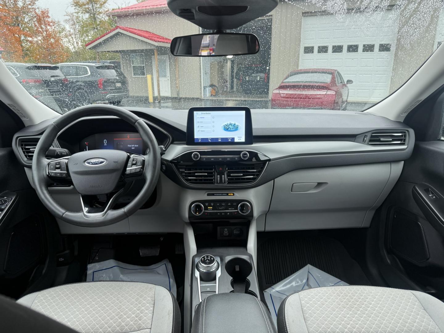 2024 Silver /Gray Ford Escape Active AWD (1FMCU9GN0RU) with an 1.5L I3 DOHC 16V TURBO engine, Automatic transmission, located at 547 E. Main St., Orwell, OH, 44076, (440) 437-5893, 41.535435, -80.847855 - 2024 Ford Escape Active AWD – One-Owner Compact Crossover with Fresh Tires This is a current-generation Escape with the practical details most buyers want. Finished in Iconic Silver Metallic on 17" alloy wheels, with full LED exterior lighting, it has a clean, modern look. One-owner Carfax histor- Photo#27
