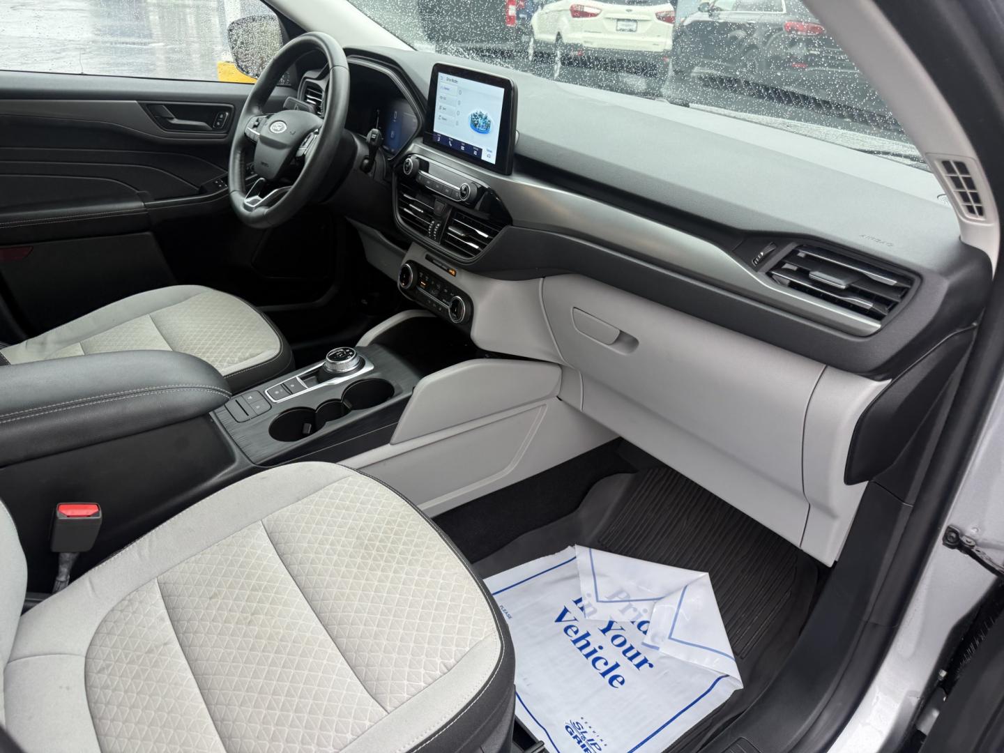 2024 Silver /Gray Ford Escape Active AWD (1FMCU9GN0RU) with an 1.5L I3 DOHC 16V TURBO engine, Automatic transmission, located at 547 E. Main St., Orwell, OH, 44076, (440) 437-5893, 41.535435, -80.847855 - 2024 Ford Escape Active AWD – One-Owner Compact Crossover with Fresh Tires This is a current-generation Escape with the practical details most buyers want. Finished in Iconic Silver Metallic on 17" alloy wheels, with full LED exterior lighting, it has a clean, modern look. One-owner Carfax histor- Photo#47
