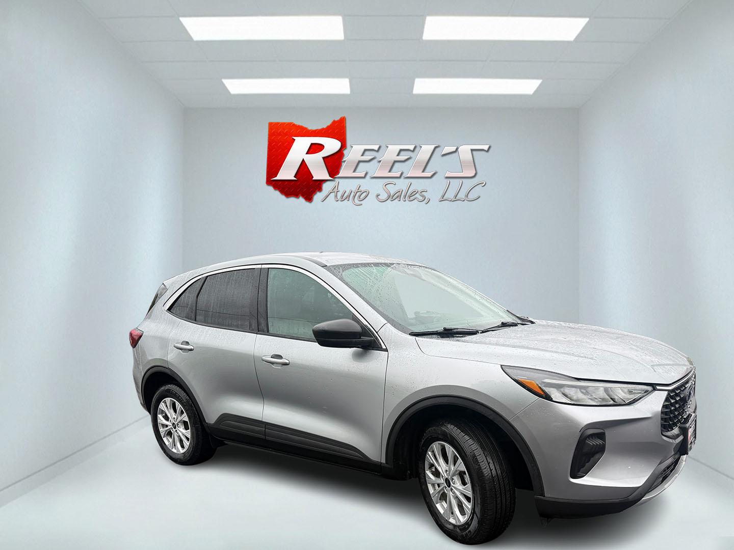 2024 Silver /Gray Ford Escape Active AWD (1FMCU9GN0RU) with an 1.5L I3 DOHC 16V TURBO engine, Automatic transmission, located at 547 E. Main St., Orwell, OH, 44076, (440) 437-5893, 41.535435, -80.847855 - 2024 Ford Escape Active AWD – One-Owner Compact Crossover with Fresh Tires This is a current-generation Escape with the practical details most buyers want. Finished in Iconic Silver Metallic on 17" alloy wheels, with full LED exterior lighting, it has a clean, modern look. One-owner Carfax histor- Photo#3