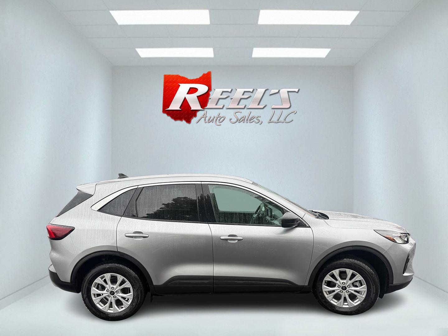 2024 Silver /Gray Ford Escape Active AWD (1FMCU9GN0RU) with an 1.5L I3 DOHC 16V TURBO engine, Automatic transmission, located at 547 E. Main St., Orwell, OH, 44076, (440) 437-5893, 41.535435, -80.847855 - 2024 Ford Escape Active AWD – One-Owner Compact Crossover with Fresh Tires This is a current-generation Escape with the practical details most buyers want. Finished in Iconic Silver Metallic on 17" alloy wheels, with full LED exterior lighting, it has a clean, modern look. One-owner Carfax histor- Photo#29