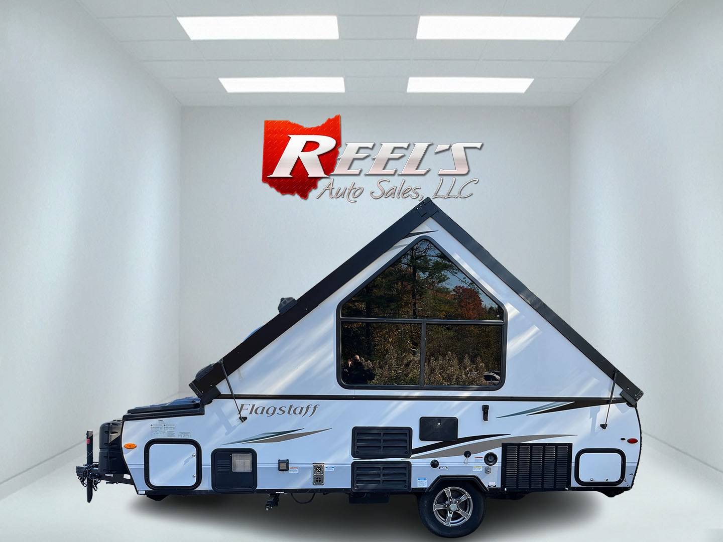 2021 White /Black Forest River Flagstaff Camping Trailer (4X4CFS217MD) , located at 11115 Chardon Rd. , Chardon, OH, 44024, (440) 214-9705, 41.580246, -81.241943- Photo#5