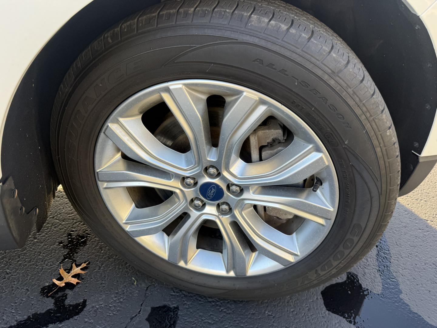 2021 White /Black Ford Edge Titanium AWD (2FMPK4K92MB) with an 2.0L I4 DOHC 16V TURBO engine, Automatic transmission, located at 547 E. Main St., Orwell, OH, 44076, (440) 437-5893, 41.535435, -80.847855- Photo#5