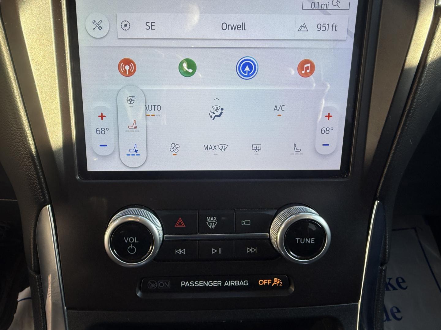 2021 White /Black Ford Edge Titanium AWD (2FMPK4K92MB) with an 2.0L I4 DOHC 16V TURBO engine, Automatic transmission, located at 547 E. Main St., Orwell, OH, 44076, (440) 437-5893, 41.535435, -80.847855- Photo#17