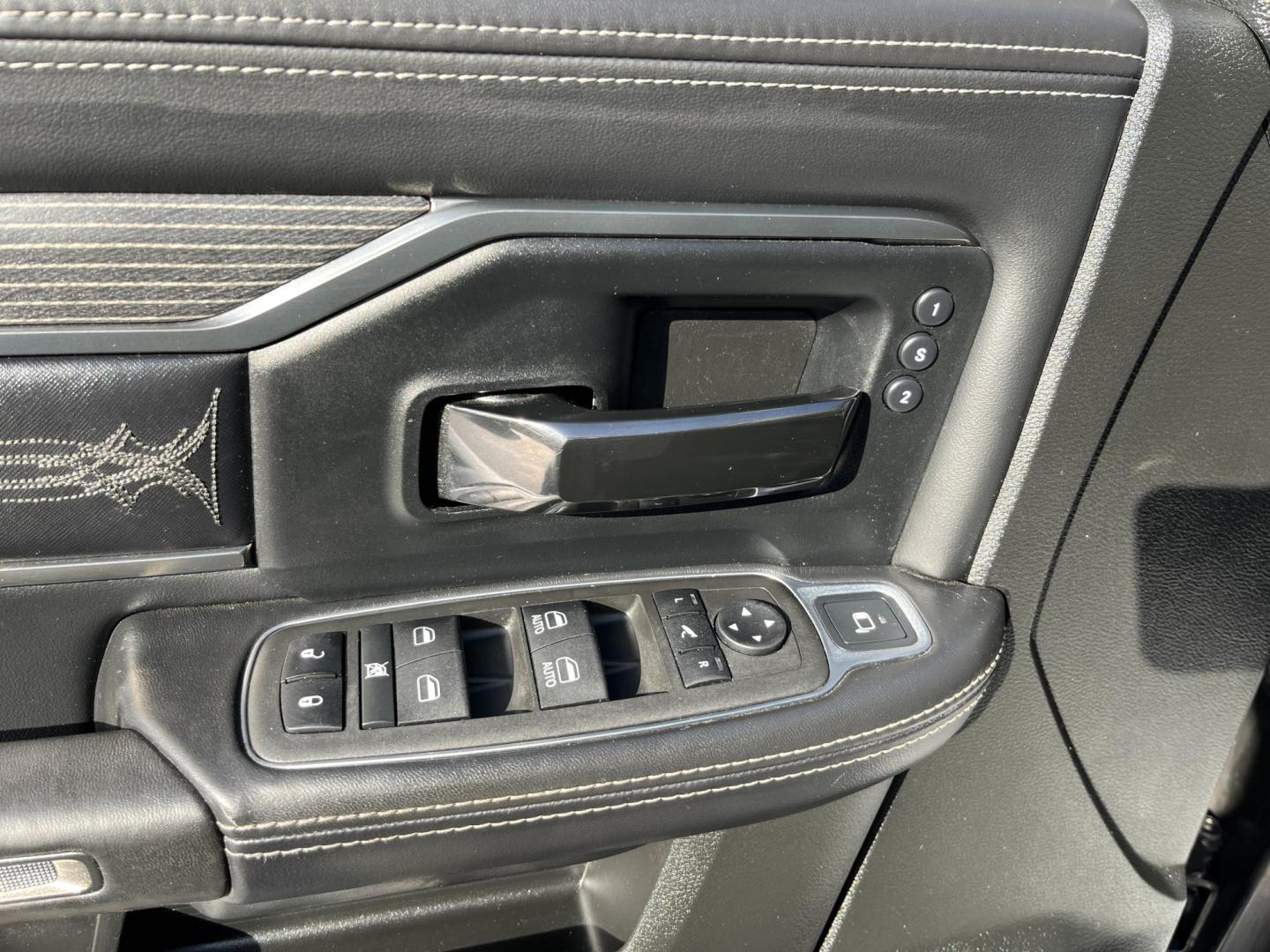 2022 Gray /Black Ram 2500 Limited Crew Cab SWB 4WD (3C6UR5SLXNG) with an 6.7L L6 OHV 24V TURBO DIESEL engine, 6A transmission, located at 11115 Chardon Rd. , Chardon, OH, 44024, (440) 214-9705, 41.580246, -81.241943 - 2022 Ram 2500 Limited Night Crew Cab 4WD – One-Owner Cummins with Serious Towing Capacity This is a high-trim heavy-duty truck that still looks the part. Finished in Granite Crystal Metallic Clear Coat with the Limited Night package and 20" aluminum wheels, full LED exterior lighting, and power r- Photo#16