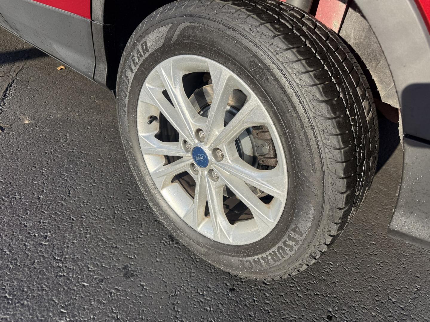 2019 Red /Black Ford Escape SE 4WD (1FMCU9GD3KU) with an 1.5L I4 DOHC 16V TURBO engine, Automatic transmission, located at 547 E. Main St., Orwell, OH, 44076, (440) 437-5893, 41.535435, -80.847855 - 2019 Ford Escape SE 4WD – Practical Compact Crossover with EcoBoost Efficiency - One Owner Carfax This 2019 Ford Escape SE 4WD is finished in Ruby Red Metallic on 17" aluminum wheels, with daytime running lights and dusk-sensing headlights. It keeps a clean, everyday look. The 1.5L turbocharged E- Photo#28