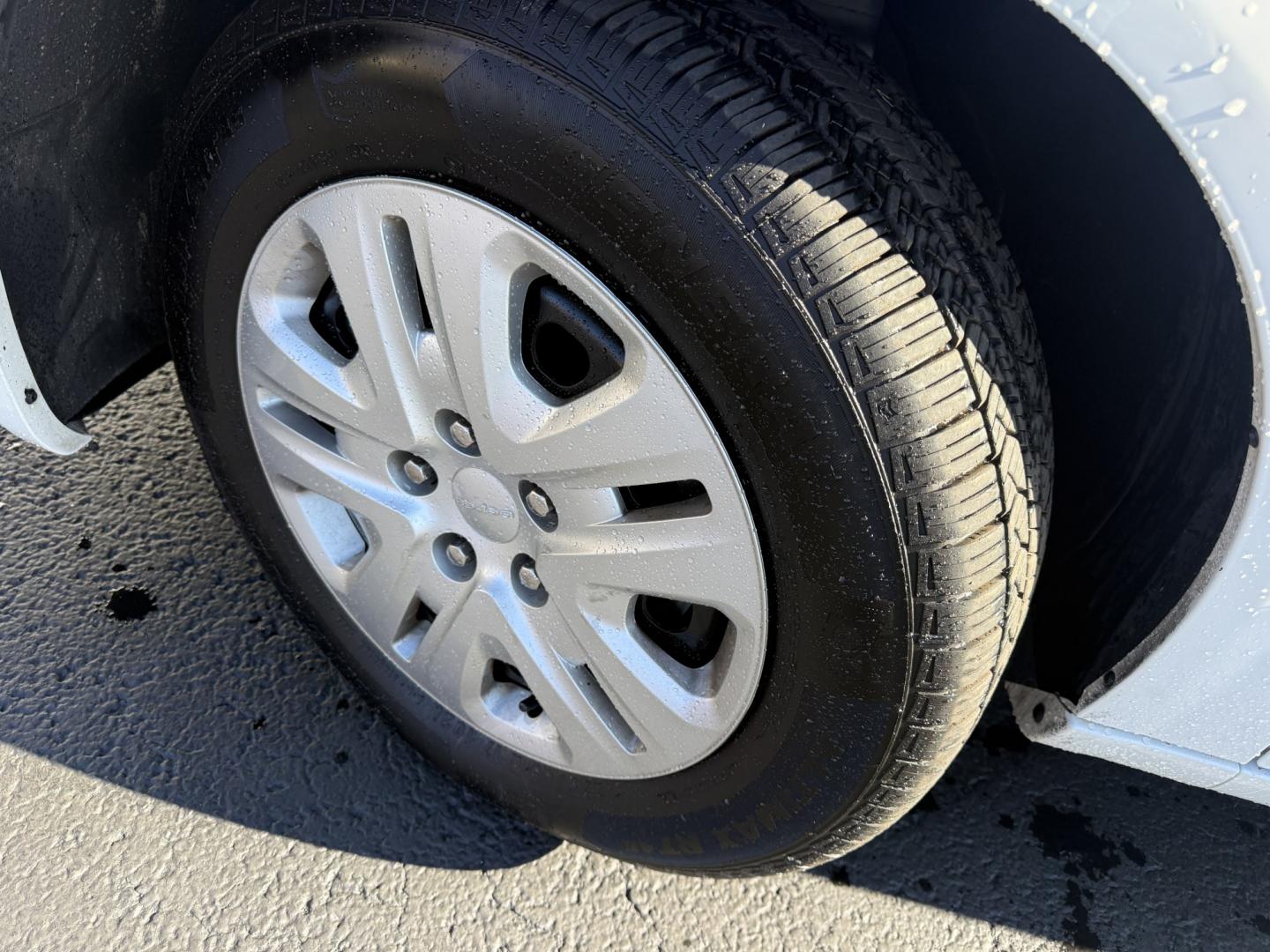2016 White /Black Dodge Grand Caravan SE (2C4RDGBG7GR) with an 3.6L V6 DOHC 24V engine, Automatic transmission, located at 547 E. Main St., Orwell, OH, 44076, (440) 437-5893, 41.535435, -80.847855 - 2016 Dodge Grand Caravan SE – One-Owner with Stow N Go Seating This 2016 Dodge Grand Caravan SE is finished in Bright White Clear Coat with daytime running lights. One-owner Carfax history keeps the story simple .The 3.6L Pentastar V6 and 6-speed automatic deliver reliable everyday power with a s- Photo#27
