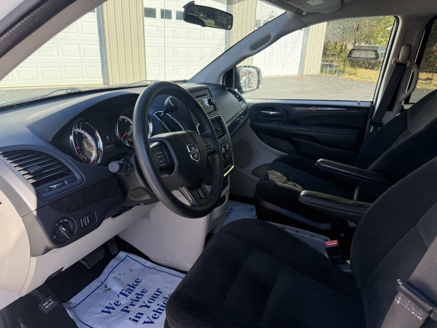 2016 White /Black Dodge Grand Caravan SE (2C4RDGBG7GR) with an 3.6L V6 DOHC 24V engine, Automatic transmission, located at 547 E. Main St., Orwell, OH, 44076, (440) 437-5893, 41.535435, -80.847855 - 2016 Dodge Grand Caravan SE – One-Owner with Stow N Go Seating This 2016 Dodge Grand Caravan SE is finished in Bright White Clear Coat with daytime running lights. One-owner Carfax history keeps the story simple .The 3.6L Pentastar V6 and 6-speed automatic deliver reliable everyday power with a s- Photo#7