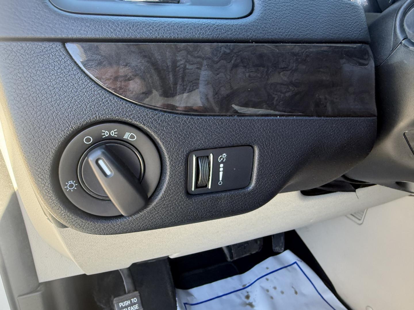 2016 White /Black Dodge Grand Caravan SE (2C4RDGBG7GR) with an 3.6L V6 DOHC 24V engine, Automatic transmission, located at 547 E. Main St., Orwell, OH, 44076, (440) 437-5893, 41.535435, -80.847855 - 2016 Dodge Grand Caravan SE – One-Owner with Stow N Go Seating This 2016 Dodge Grand Caravan SE is finished in Bright White Clear Coat with daytime running lights. One-owner Carfax history keeps the story simple .The 3.6L Pentastar V6 and 6-speed automatic deliver reliable everyday power with a s- Photo#9