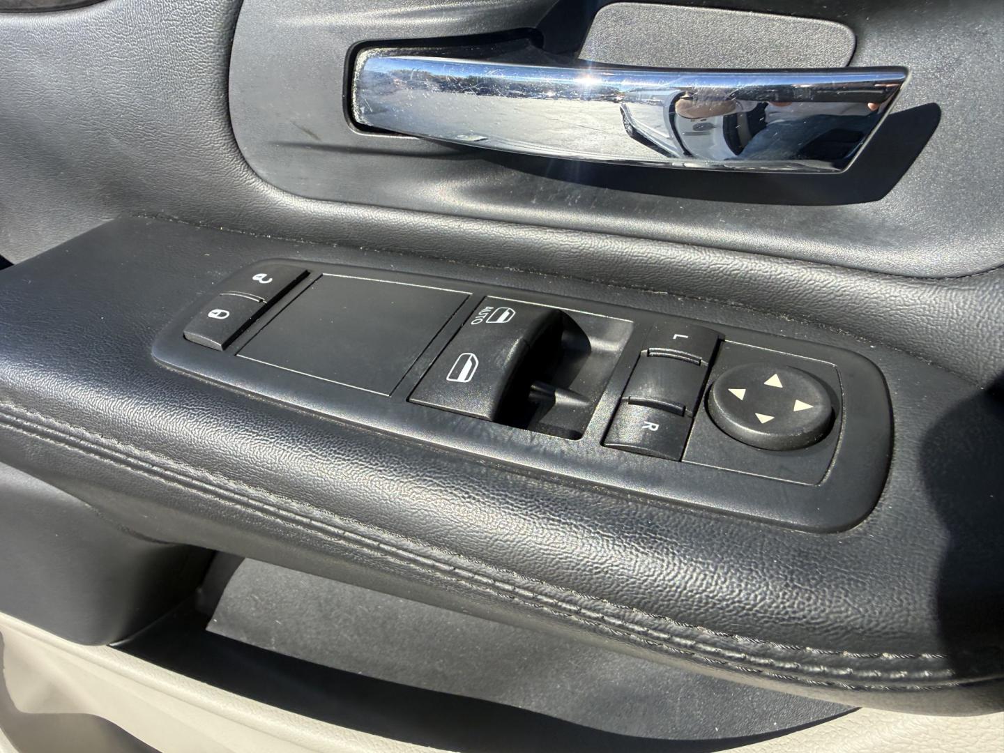 2016 White /Black Dodge Grand Caravan SE (2C4RDGBG7GR) with an 3.6L V6 DOHC 24V engine, Automatic transmission, located at 547 E. Main St., Orwell, OH, 44076, (440) 437-5893, 41.535435, -80.847855 - 2016 Dodge Grand Caravan SE – One-Owner with Stow N Go Seating This 2016 Dodge Grand Caravan SE is finished in Bright White Clear Coat with daytime running lights. One-owner Carfax history keeps the story simple .The 3.6L Pentastar V6 and 6-speed automatic deliver reliable everyday power with a s- Photo#8