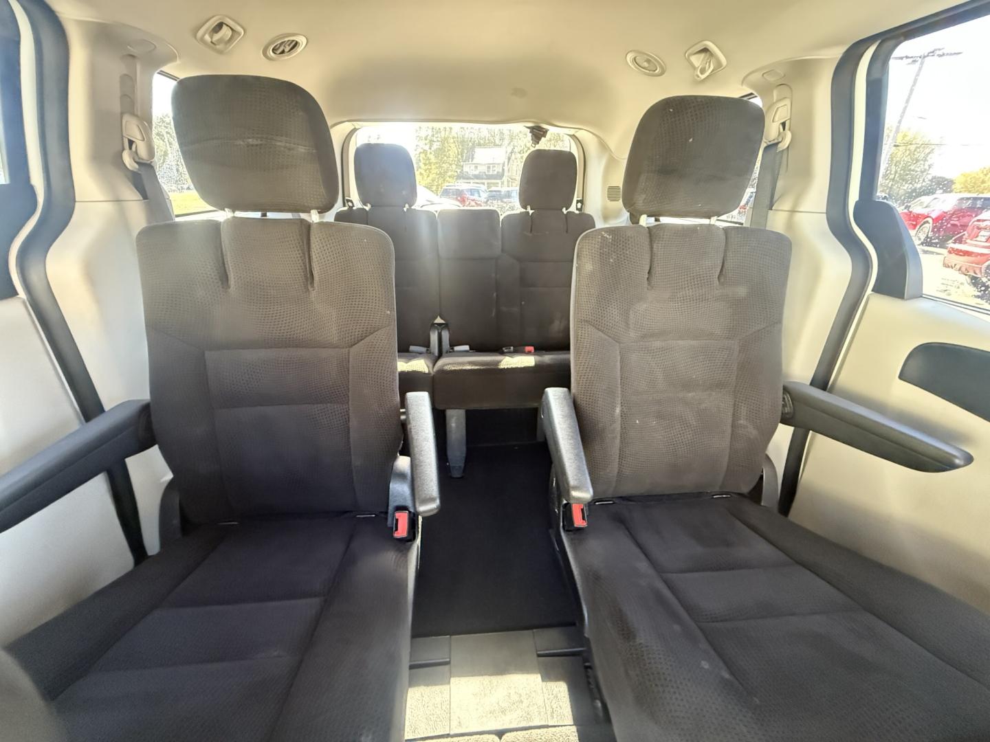 2016 White /Black Dodge Grand Caravan SE (2C4RDGBG7GR) with an 3.6L V6 DOHC 24V engine, Automatic transmission, located at 547 E. Main St., Orwell, OH, 44076, (440) 437-5893, 41.535435, -80.847855 - 2016 Dodge Grand Caravan SE – One-Owner with Stow N Go Seating This 2016 Dodge Grand Caravan SE is finished in Bright White Clear Coat with daytime running lights. One-owner Carfax history keeps the story simple .The 3.6L Pentastar V6 and 6-speed automatic deliver reliable everyday power with a s- Photo#14