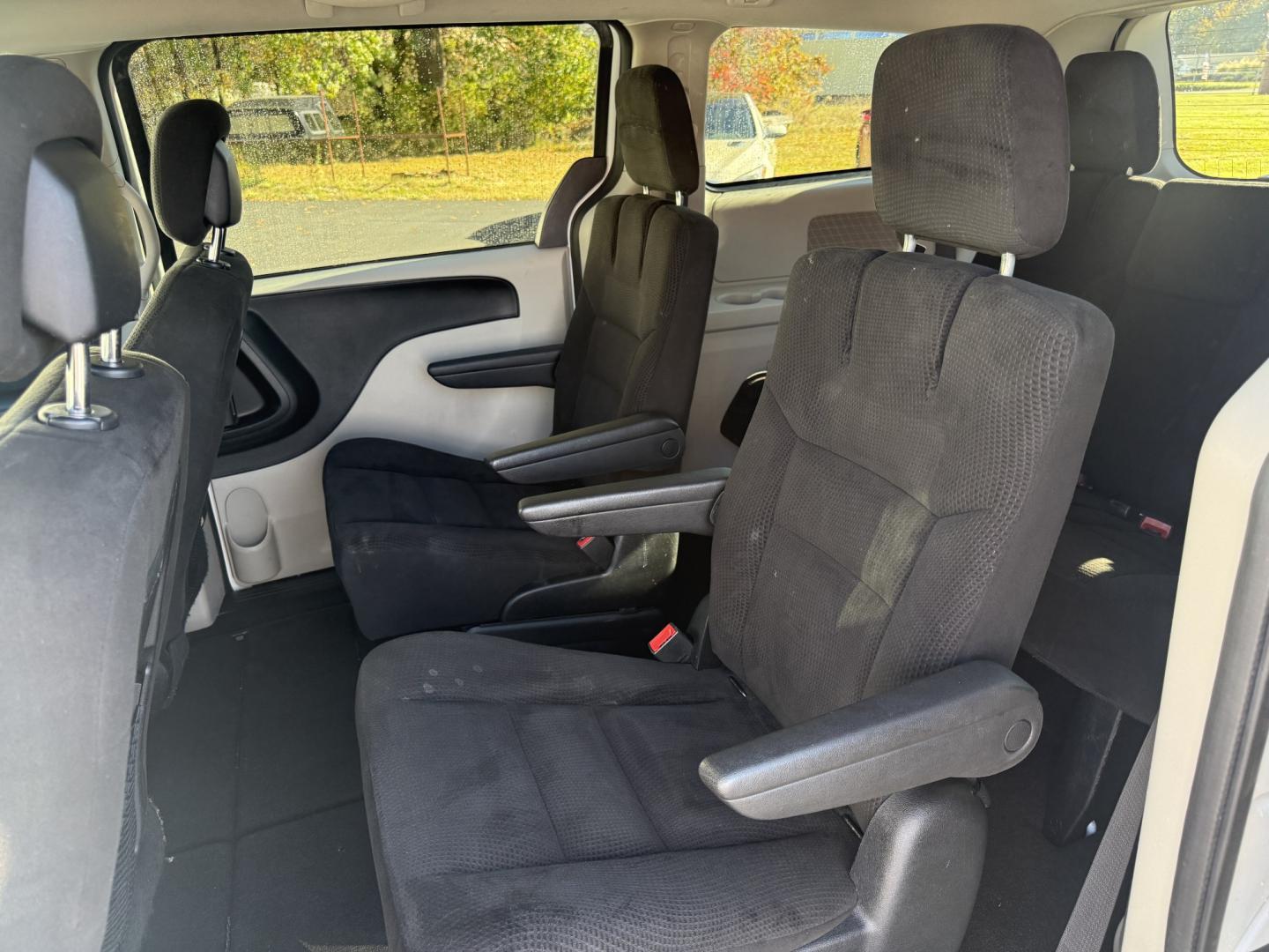 2016 White /Black Dodge Grand Caravan SE (2C4RDGBG7GR) with an 3.6L V6 DOHC 24V engine, Automatic transmission, located at 547 E. Main St., Orwell, OH, 44076, (440) 437-5893, 41.535435, -80.847855 - 2016 Dodge Grand Caravan SE – One-Owner with Stow N Go Seating This 2016 Dodge Grand Caravan SE is finished in Bright White Clear Coat with daytime running lights. One-owner Carfax history keeps the story simple .The 3.6L Pentastar V6 and 6-speed automatic deliver reliable everyday power with a s- Photo#15