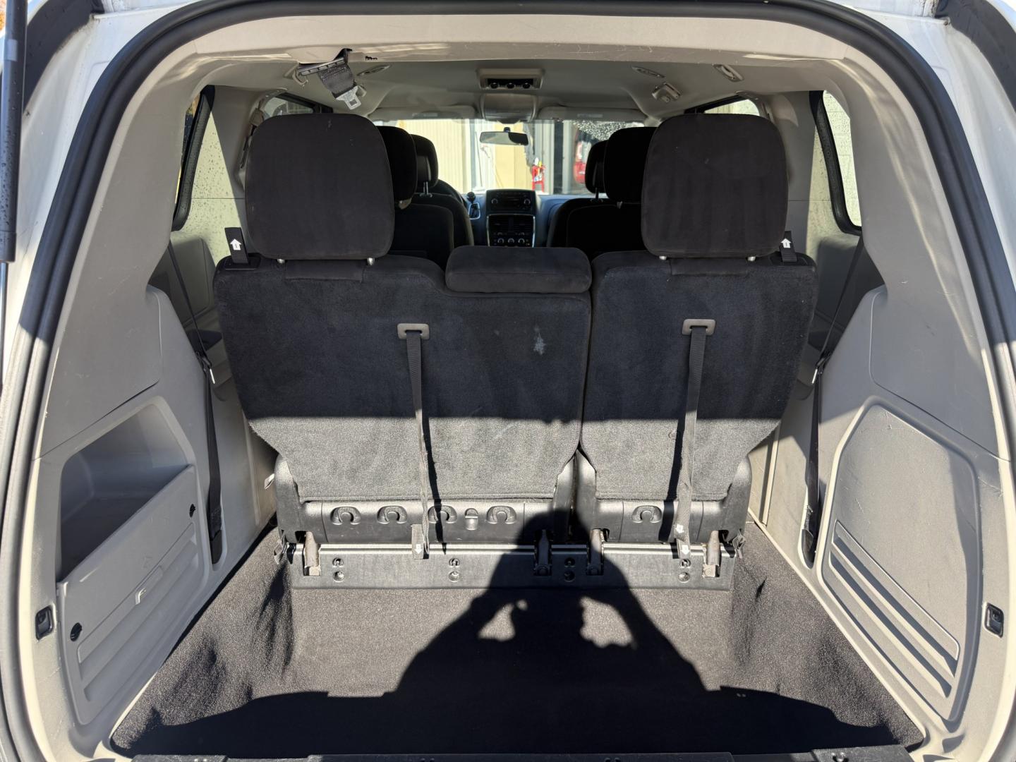 2016 White /Black Dodge Grand Caravan SE (2C4RDGBG7GR) with an 3.6L V6 DOHC 24V engine, Automatic transmission, located at 547 E. Main St., Orwell, OH, 44076, (440) 437-5893, 41.535435, -80.847855 - 2016 Dodge Grand Caravan SE – One-Owner with Stow N Go Seating This 2016 Dodge Grand Caravan SE is finished in Bright White Clear Coat with daytime running lights. One-owner Carfax history keeps the story simple .The 3.6L Pentastar V6 and 6-speed automatic deliver reliable everyday power with a s- Photo#19