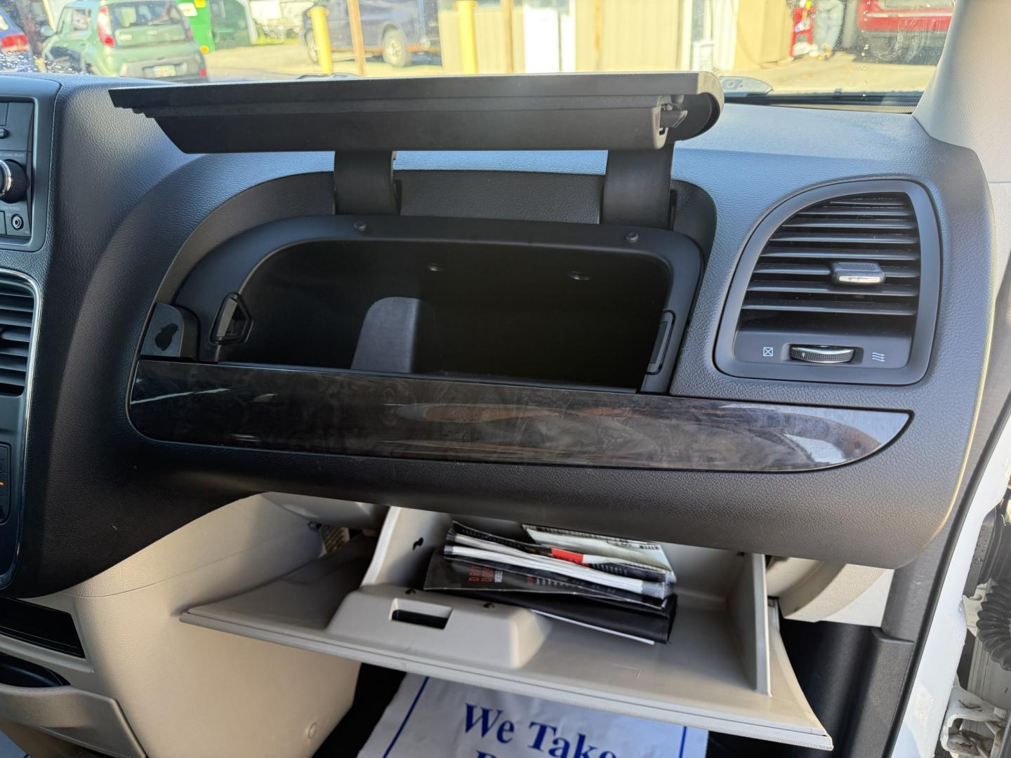 2016 White /Black Dodge Grand Caravan SE (2C4RDGBG7GR) with an 3.6L V6 DOHC 24V engine, Automatic transmission, located at 547 E. Main St., Orwell, OH, 44076, (440) 437-5893, 41.535435, -80.847855 - 2016 Dodge Grand Caravan SE – One-Owner with Stow N Go Seating This 2016 Dodge Grand Caravan SE is finished in Bright White Clear Coat with daytime running lights. One-owner Carfax history keeps the story simple .The 3.6L Pentastar V6 and 6-speed automatic deliver reliable everyday power with a s- Photo#32