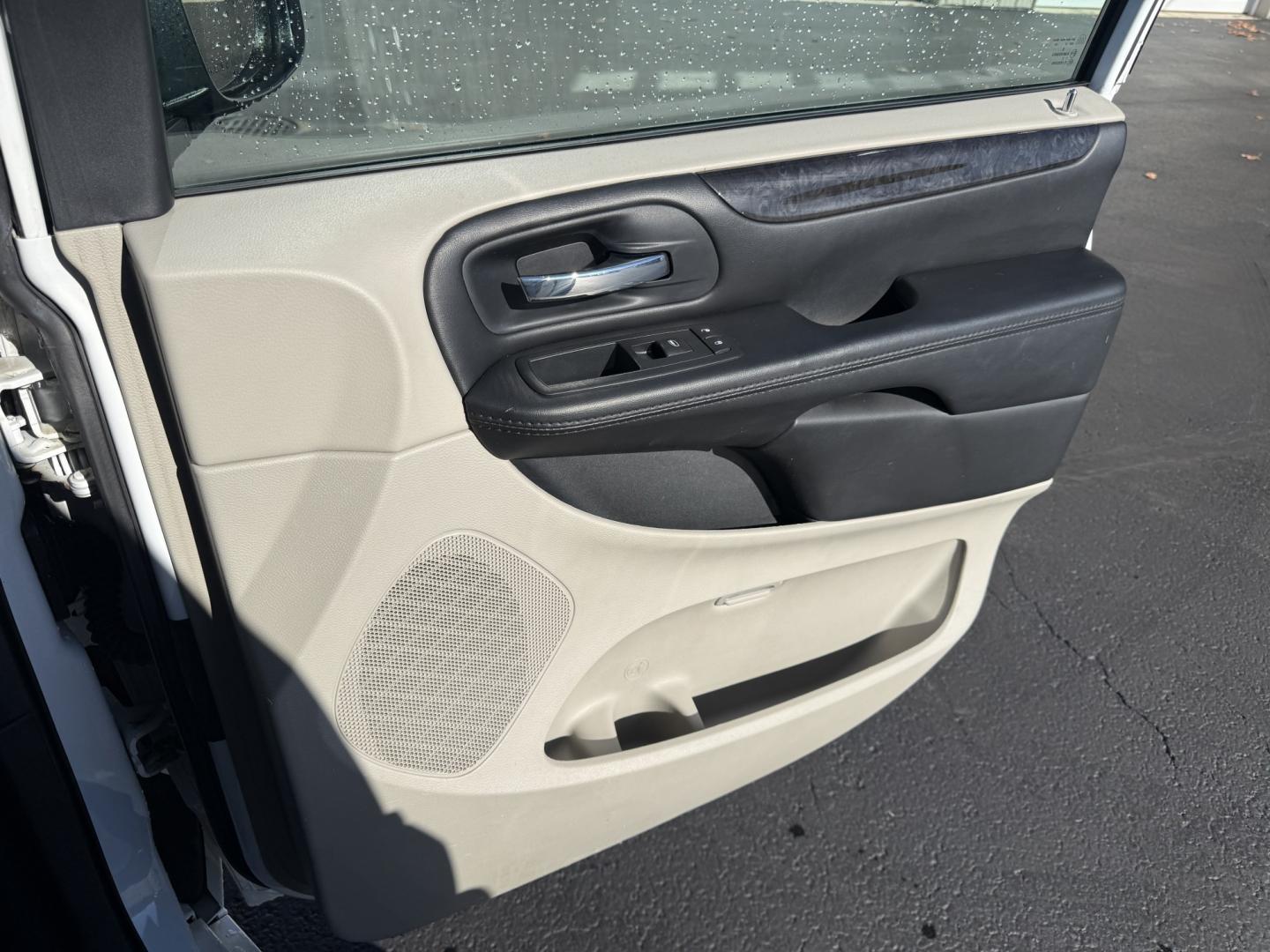2016 White /Black Dodge Grand Caravan SE (2C4RDGBG7GR) with an 3.6L V6 DOHC 24V engine, Automatic transmission, located at 547 E. Main St., Orwell, OH, 44076, (440) 437-5893, 41.535435, -80.847855 - 2016 Dodge Grand Caravan SE – One-Owner with Stow N Go Seating This 2016 Dodge Grand Caravan SE is finished in Bright White Clear Coat with daytime running lights. One-owner Carfax history keeps the story simple .The 3.6L Pentastar V6 and 6-speed automatic deliver reliable everyday power with a s- Photo#36