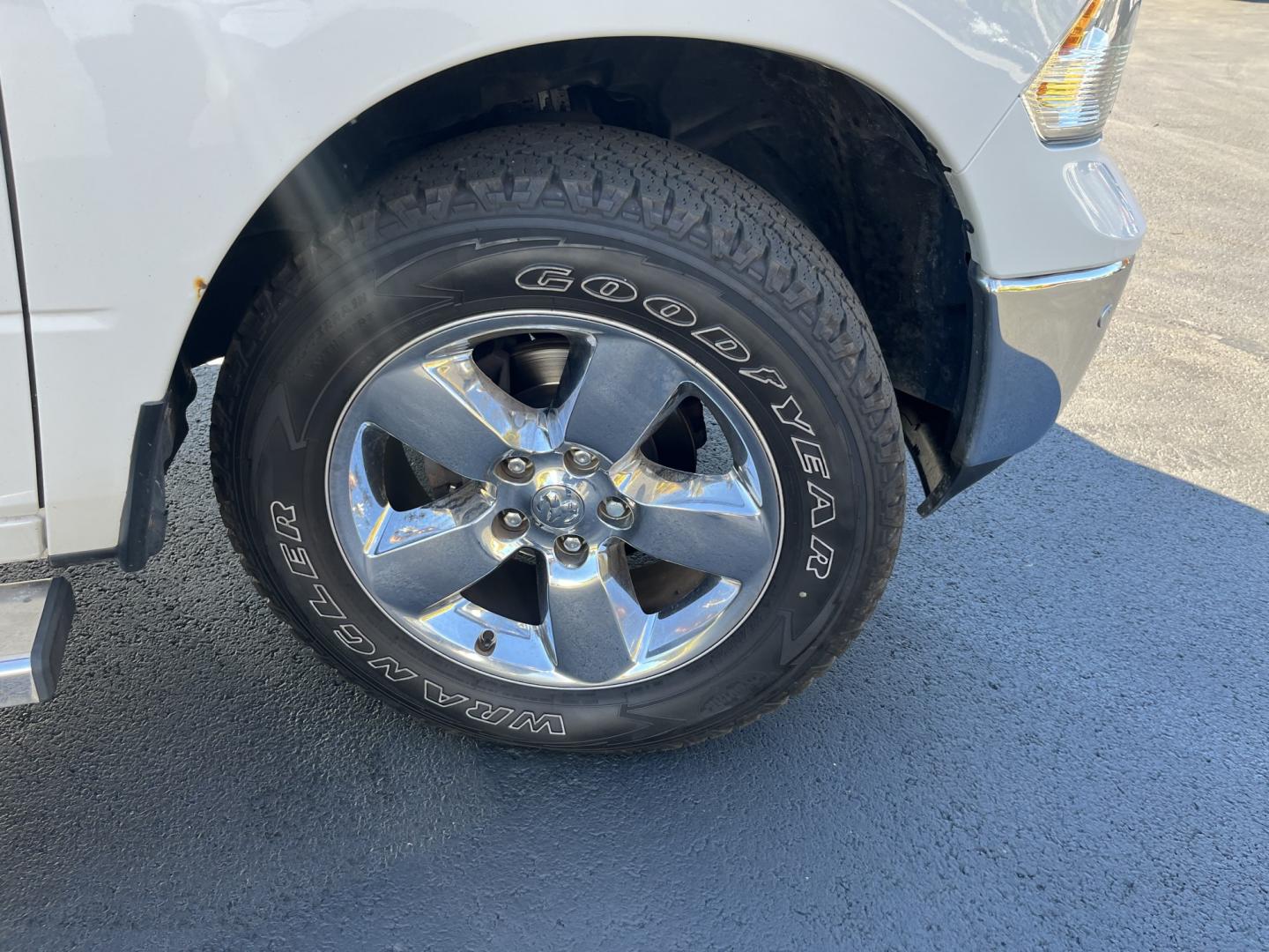 2017 White /Gray Ram 1500 Big Horn Crew Cab SWB 4WD (1C6RR7LG1HS) with an 3.6L V6 DOHC 24V FFV engine, Automatic transmission, located at 11115 Chardon Rd. , Chardon, OH, 44024, (440) 214-9705, 41.580246, -81.241943 - 2017 Ram 1500 Big Horn Crew Cab 4WD – Practical V6 with Heated Seats and Chrome Wheels This 2017 Ram 1500 Big Horn Crew Cab 4WD is finished in Bright White on 20" chrome wheels, with daytime running lights and dusk-sensing headlights. It has a clean, straightforward look. The 3.6L Pentastar V6 an- Photo#4