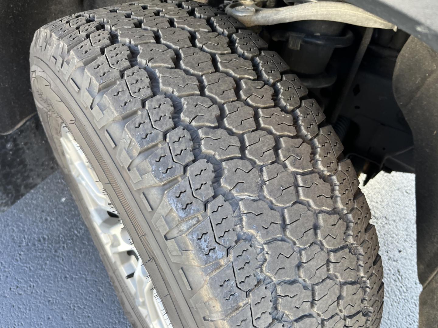 2020 Blue /Black GMC Sierra 1500 SLE Crew Cab Short Box 4WD (3GTU9BED1LG) with an 5.3L V8 OHV 16V engine, Automatic transmission, located at 547 E. Main St., Orwell, OH, 44076, (440) 437-5893, 41.535435, -80.847855- Photo#3