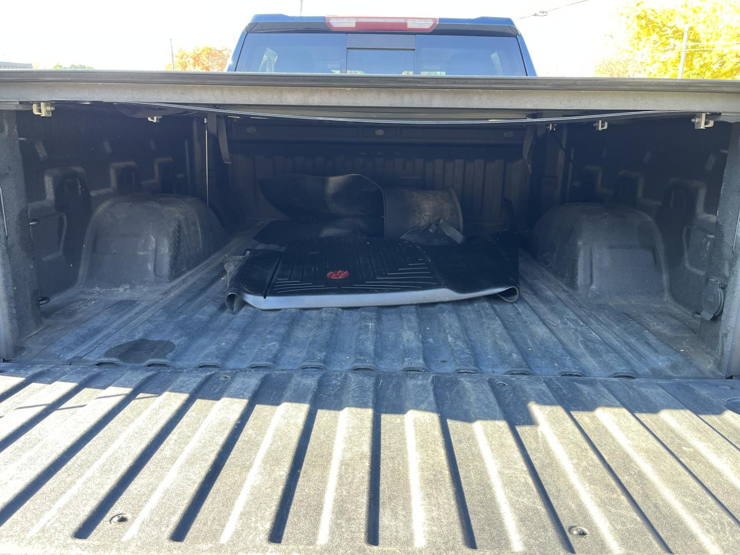 2020 Blue /Black GMC Sierra 1500 SLE Crew Cab Short Box 4WD (3GTU9BED1LG) with an 5.3L V8 OHV 16V engine, Automatic transmission, located at 547 E. Main St., Orwell, OH, 44076, (440) 437-5893, 41.535435, -80.847855- Photo#14