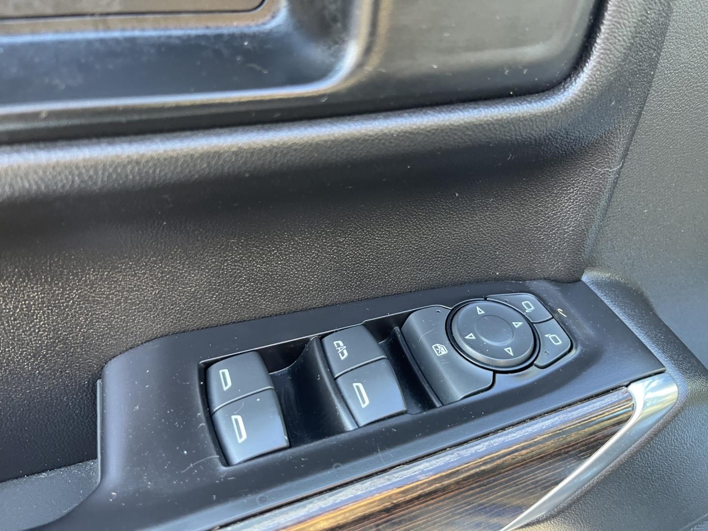2020 Blue /Black GMC Sierra 1500 SLE Crew Cab Short Box 4WD (3GTU9BED1LG) with an 5.3L V8 OHV 16V engine, Automatic transmission, located at 547 E. Main St., Orwell, OH, 44076, (440) 437-5893, 41.535435, -80.847855- Photo#16