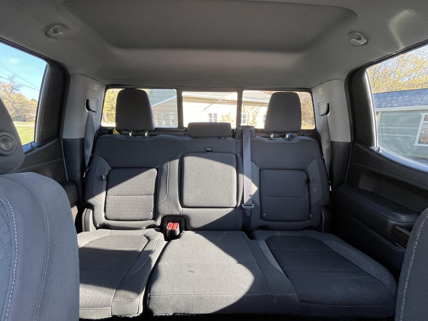 2020 Blue /Black GMC Sierra 1500 SLE Crew Cab Short Box 4WD (3GTU9BED1LG) with an 5.3L V8 OHV 16V engine, Automatic transmission, located at 547 E. Main St., Orwell, OH, 44076, (440) 437-5893, 41.535435, -80.847855- Photo#27