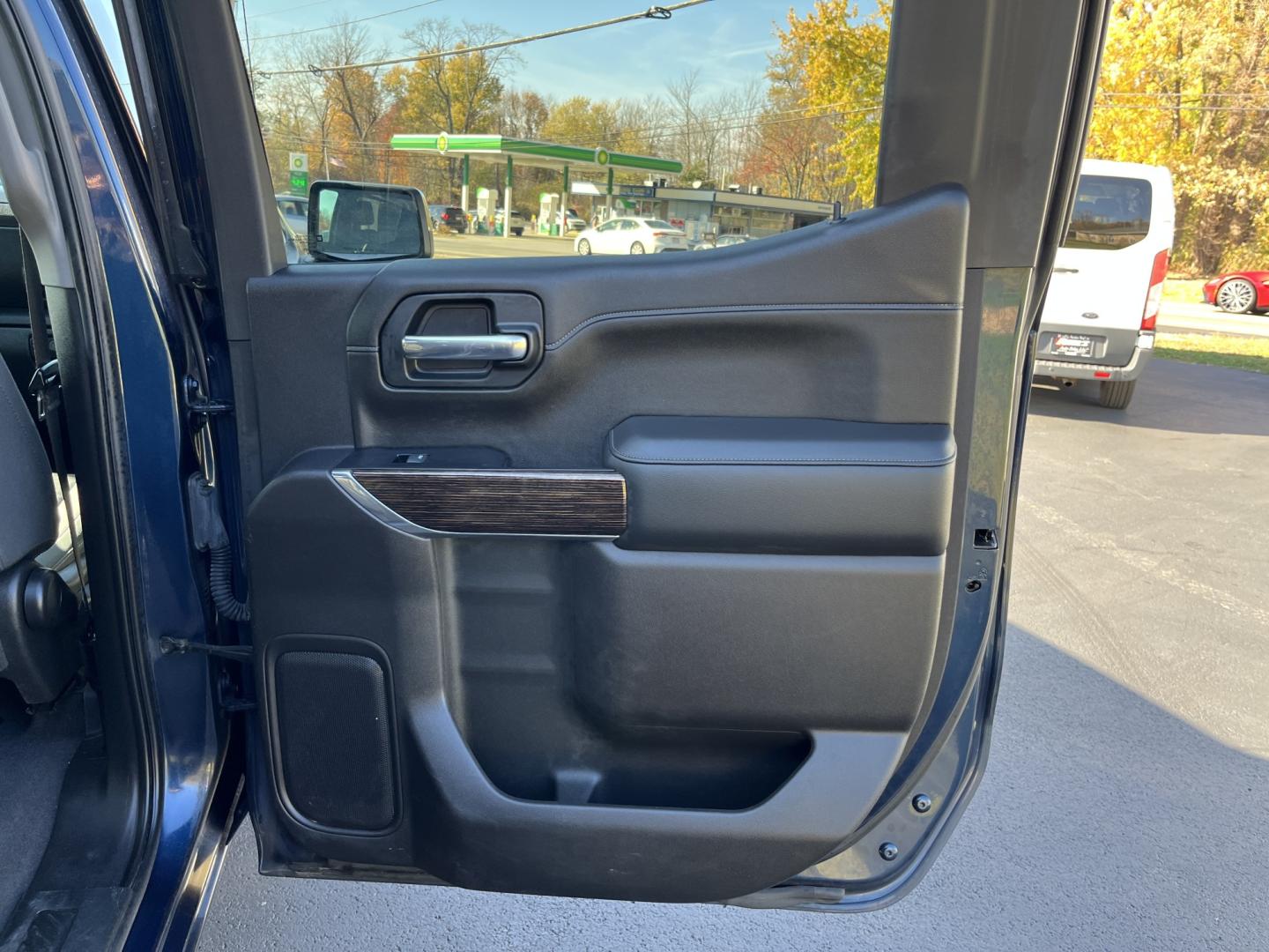 2020 Blue /Black GMC Sierra 1500 SLE Crew Cab Short Box 4WD (3GTU9BED1LG) with an 5.3L V8 OHV 16V engine, Automatic transmission, located at 547 E. Main St., Orwell, OH, 44076, (440) 437-5893, 41.535435, -80.847855- Photo#30