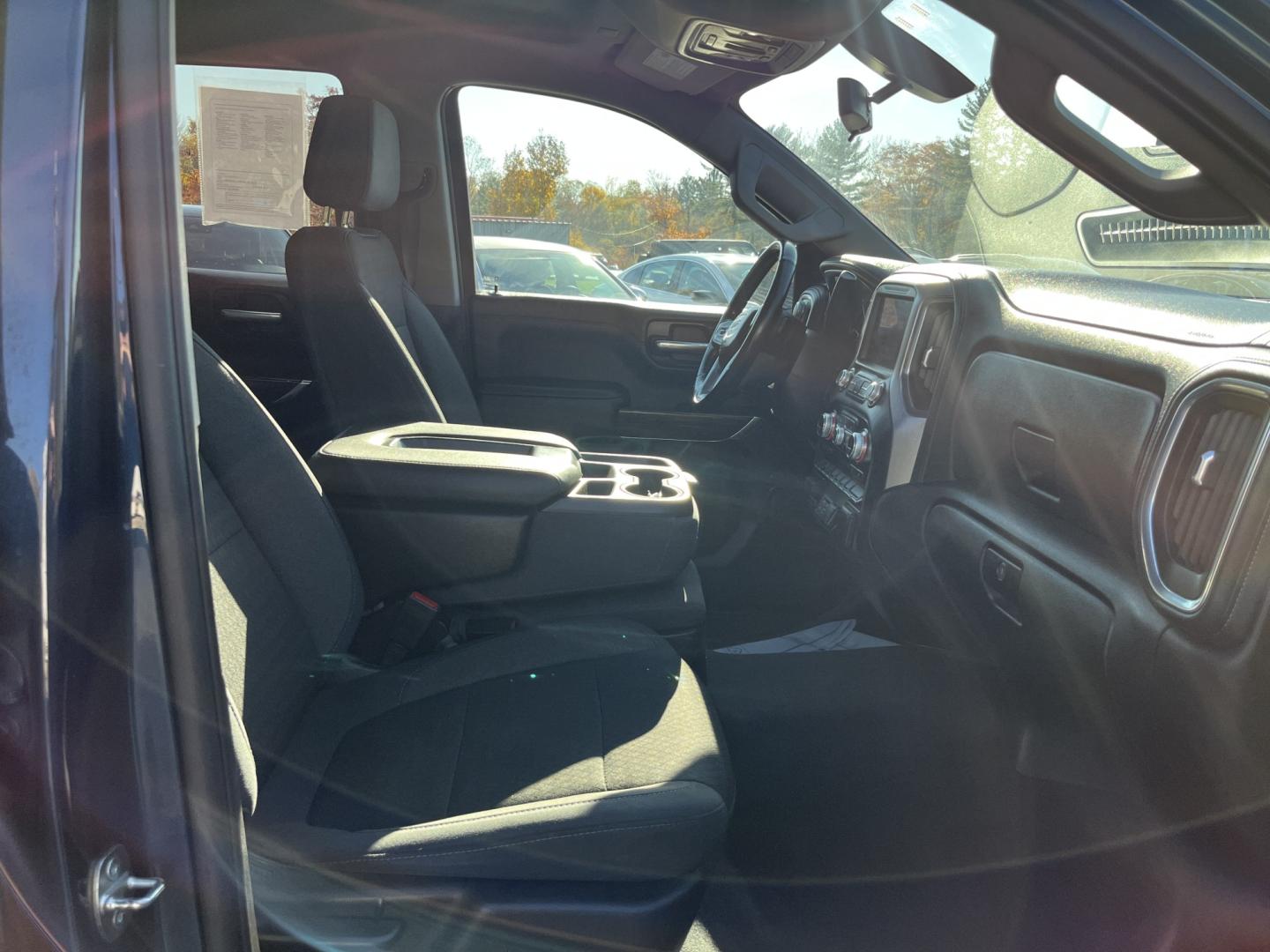 2020 Blue /Black GMC Sierra 1500 SLE Crew Cab Short Box 4WD (3GTU9BED1LG) with an 5.3L V8 OHV 16V engine, Automatic transmission, located at 547 E. Main St., Orwell, OH, 44076, (440) 437-5893, 41.535435, -80.847855- Photo#33