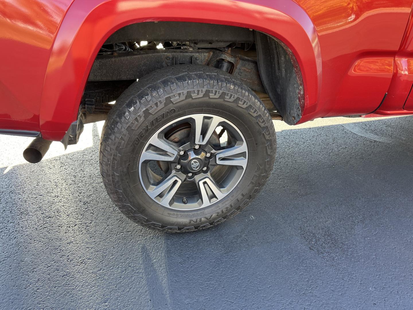 2018 Toyota Tacoma SR5 Double Cab Super Long Bed V6 6AT 4WD (5TFDZ5BN5JX) with an 3.6L V6 DOHC 24V engine, 6A transmission, located at 547 E. Main St., Orwell, OH, 44076, (440) 437-5893, 41.535435, -80.847855- Photo#7