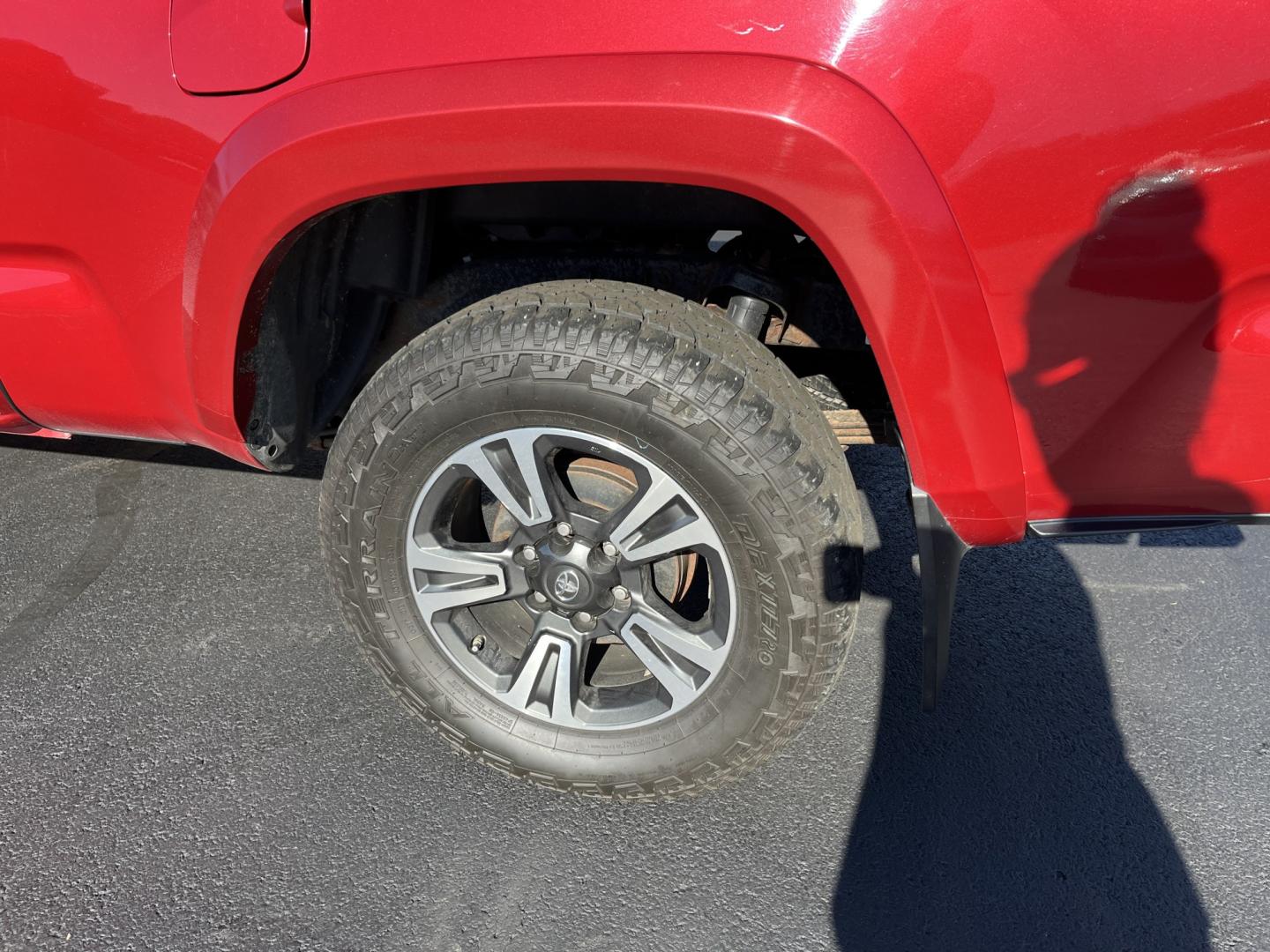 2018 Toyota Tacoma SR5 Double Cab Super Long Bed V6 6AT 4WD (5TFDZ5BN5JX) with an 3.6L V6 DOHC 24V engine, 6A transmission, located at 547 E. Main St., Orwell, OH, 44076, (440) 437-5893, 41.535435, -80.847855- Photo#10