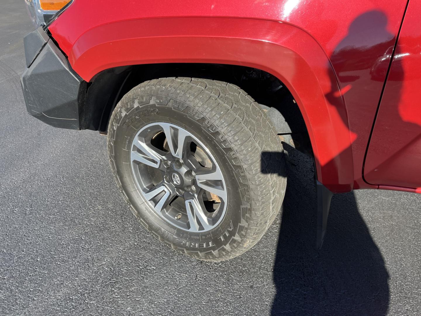 2018 Toyota Tacoma SR5 Double Cab Super Long Bed V6 6AT 4WD (5TFDZ5BN5JX) with an 3.6L V6 DOHC 24V engine, 6A transmission, located at 547 E. Main St., Orwell, OH, 44076, (440) 437-5893, 41.535435, -80.847855- Photo#12