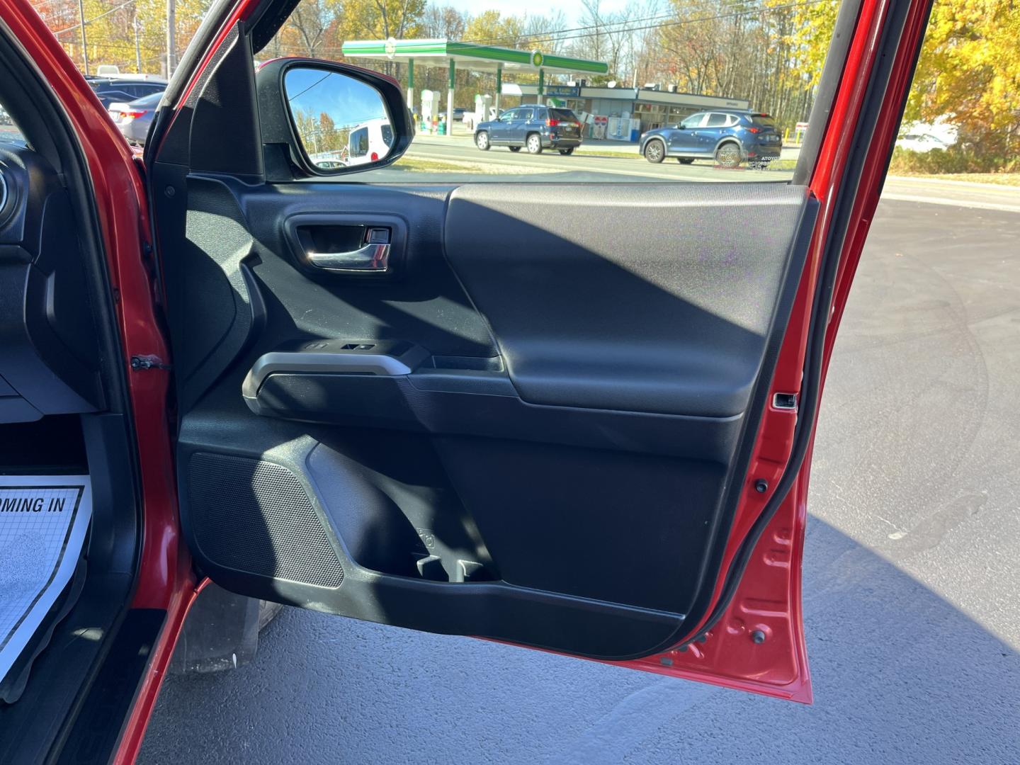 2018 Toyota Tacoma SR5 Double Cab Super Long Bed V6 6AT 4WD (5TFDZ5BN5JX) with an 3.6L V6 DOHC 24V engine, 6A transmission, located at 547 E. Main St., Orwell, OH, 44076, (440) 437-5893, 41.535435, -80.847855- Photo#34