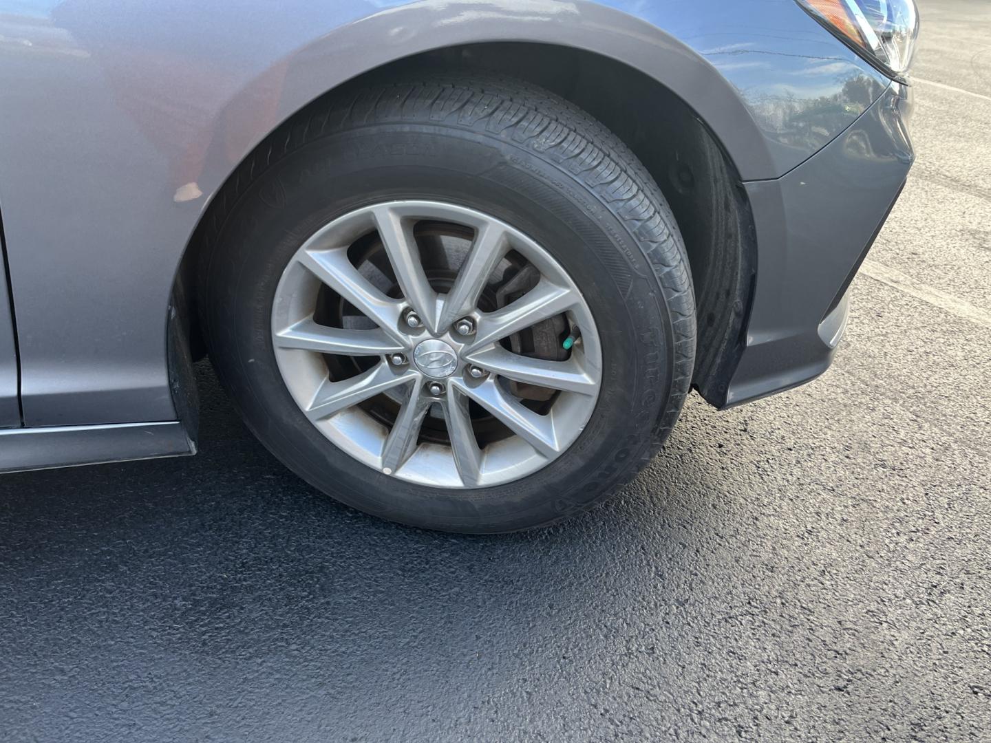 2018 Hyundai Sonata SE (5NPE24AF1JH) with an 2.4L L4 DOHC 16V engine, 7A transmission, located at 547 E. Main St., Orwell, OH, 44076, (440) 437-5893, 41.535435, -80.847855- Photo#4