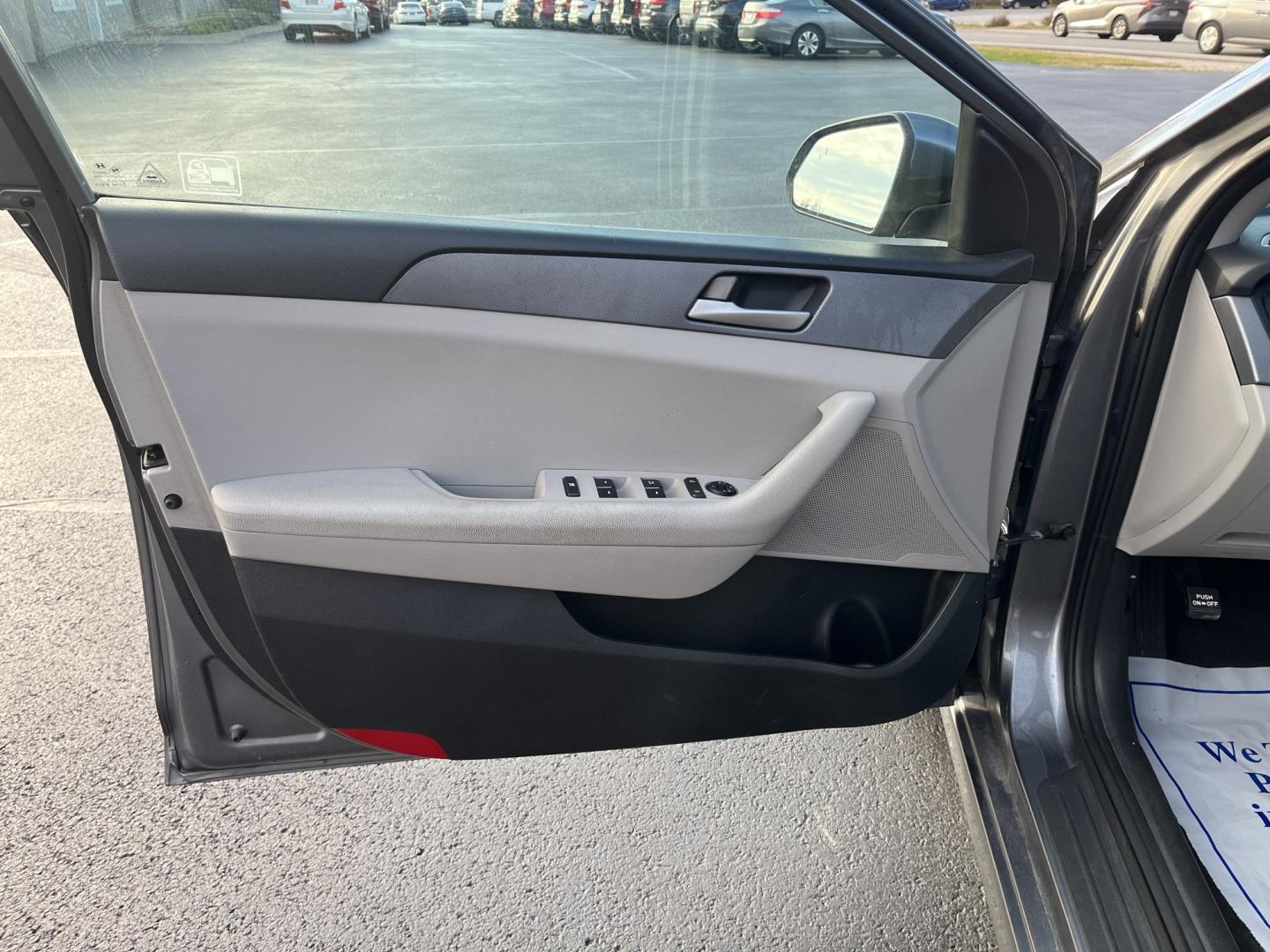 2018 Hyundai Sonata SE (5NPE24AF1JH) with an 2.4L L4 DOHC 16V engine, 7A transmission, located at 547 E. Main St., Orwell, OH, 44076, (440) 437-5893, 41.535435, -80.847855- Photo#15